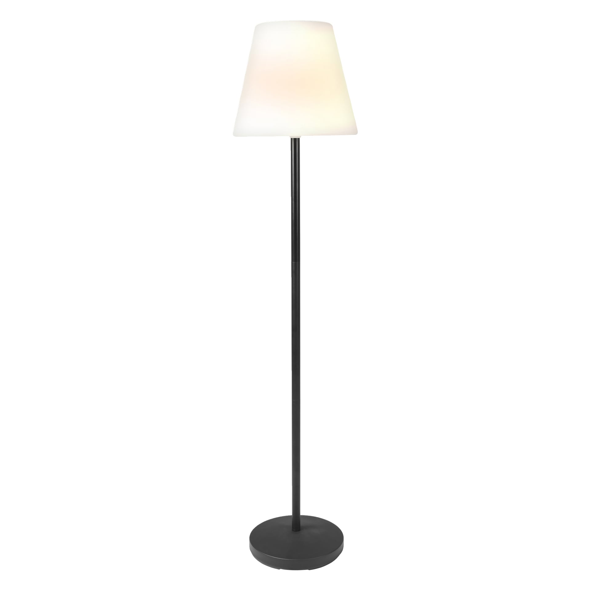 Eine Stehlampe mit schwarzem Sockel und Stativ, abgeschlossen mit einem weißen, kegelförmigen Lampenschirm.