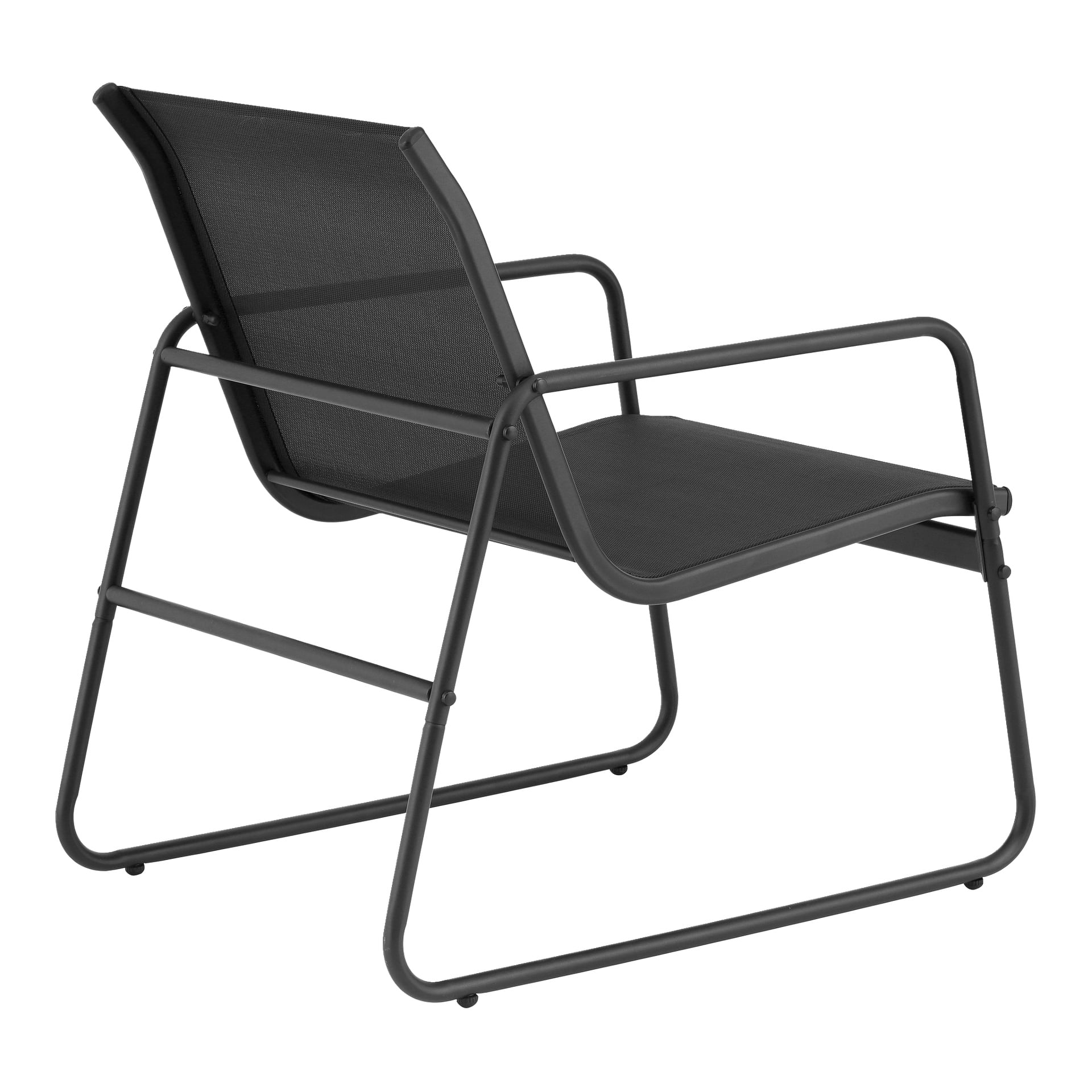 Firedelte EKVIP Furniture sett med stoler i svart metall, seter og ryggstøtter i netting, slanke, kantete linjer og sledeben uten polstring.