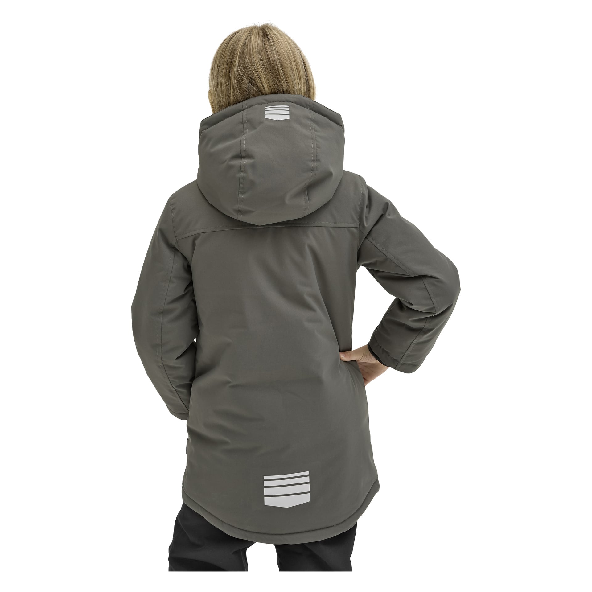 Ett barn med blont hår syns bakifrån, ifört en grå huva kallad Kayoba Outdoor Children's vinterjacka Kläppen. Jackan har vita reflekterande ränder på övre ryggen och nära fållen.