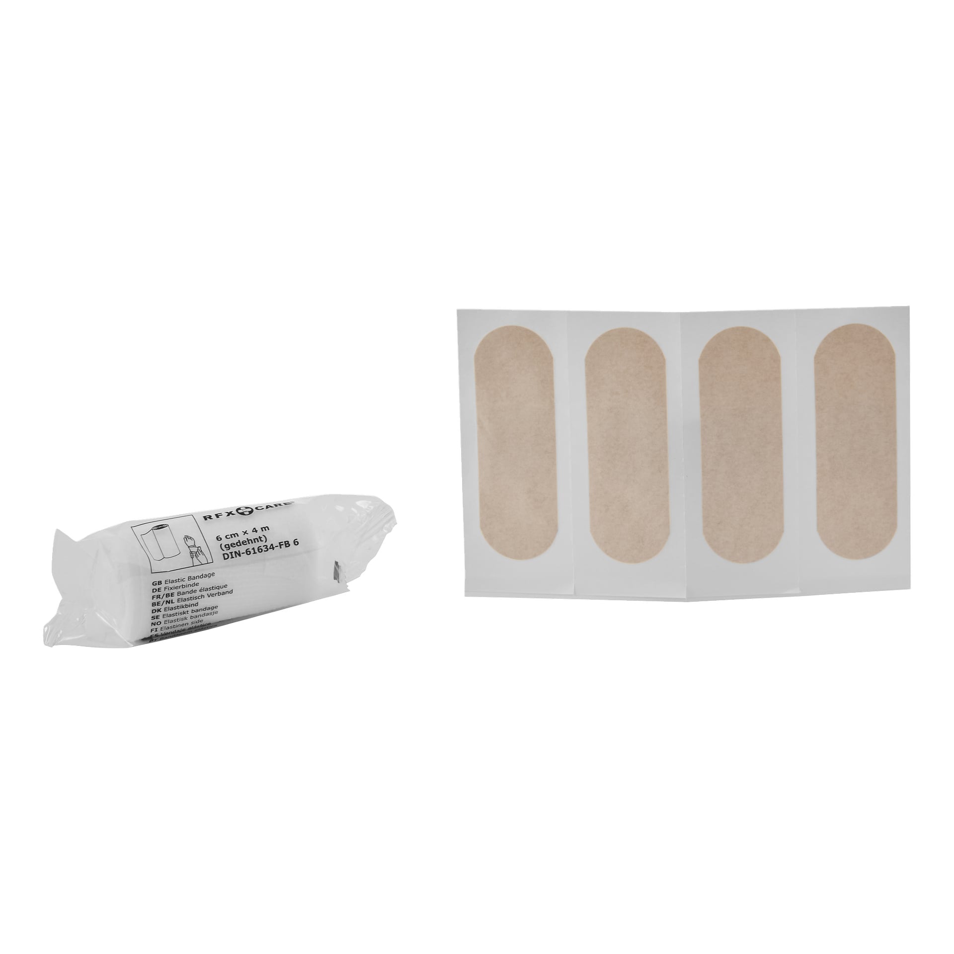 Ett rullat sterilt bandage i vit förpackning finns till vänster, med tre stora rektangulära självhäftande bandage till höger. Båda är Bluewear.
