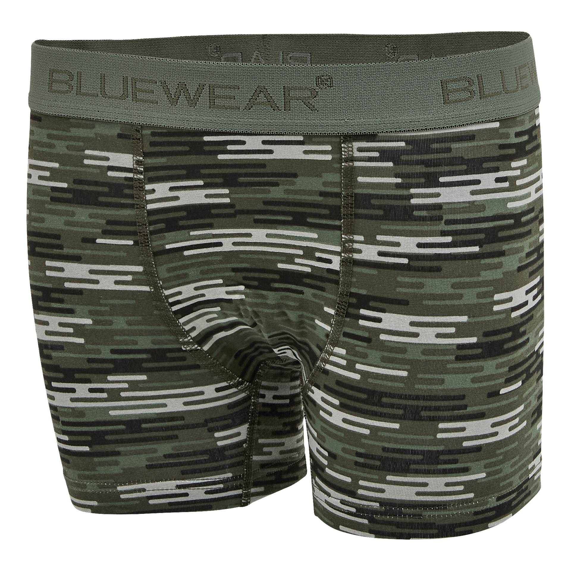 Ett par boxerkalsonger för män med grönt, svart och grått kamouflagemönster och en bred elastisk linning märkta BLUEWEAR.
