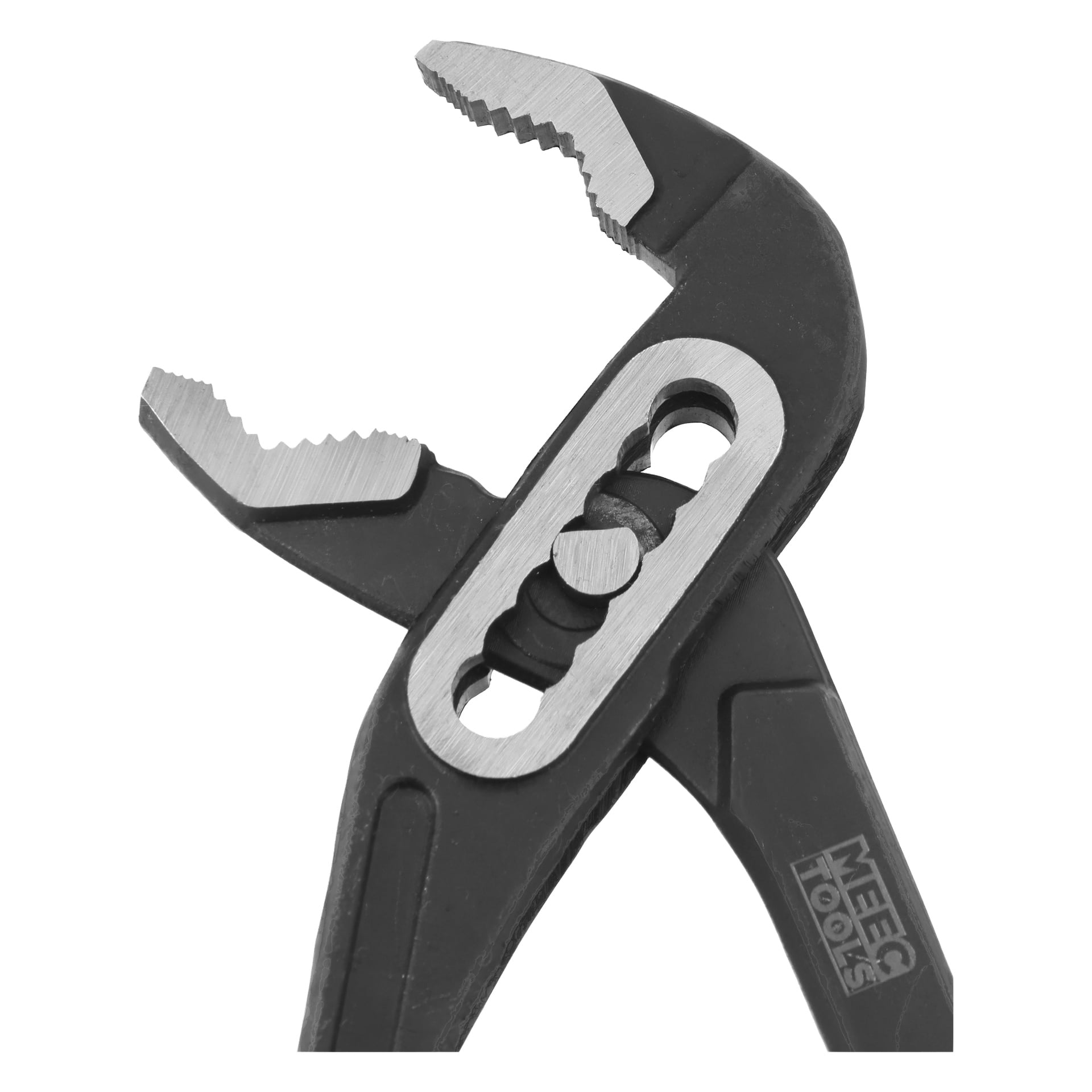 Närbild av en justerbar spårtång med tandade käftar, som visar den tandade justeringsmekanismen och varumärket MEEG TOOLS på handtaget.