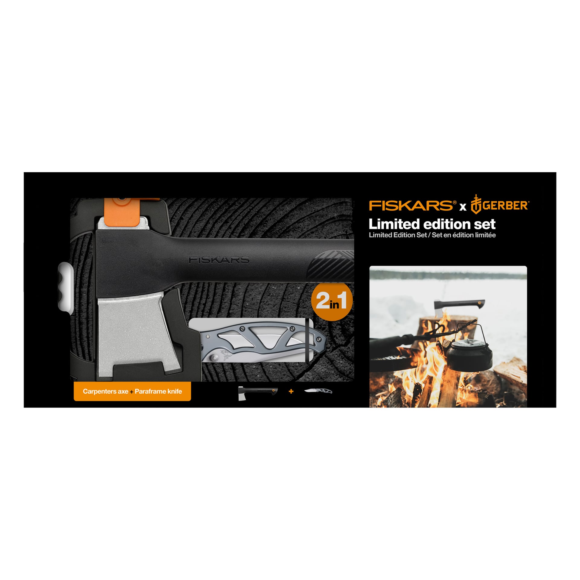 Ett Fiskars och Gerber-set i begränsad upplaga med en snickaryxa och en Paraframe-kniv. Setet visas till vänster, och till höger sticks en yxa i trä bredvid en gryta som kokar över en lägereld.