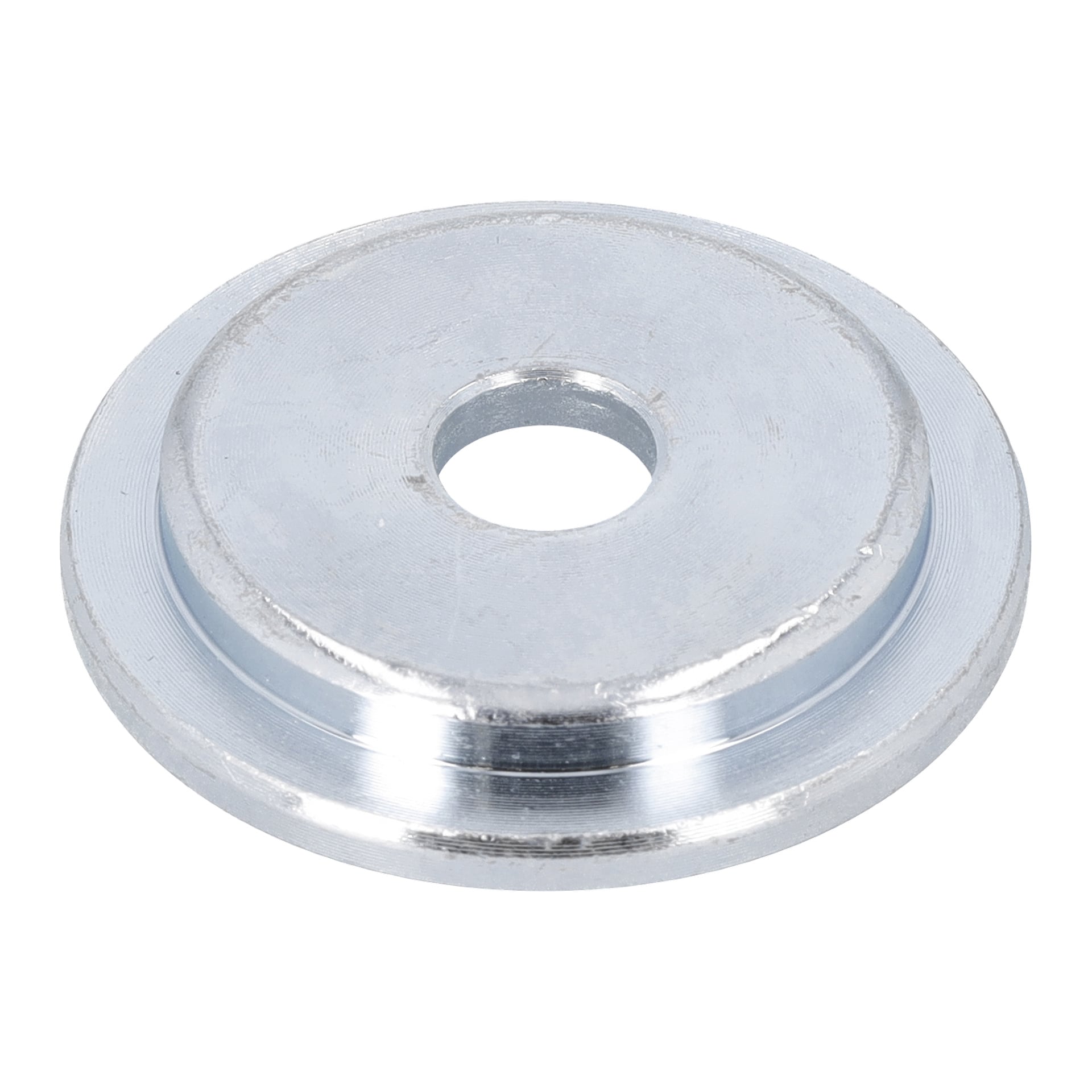 Outer Washer Clearing Blade är en silverfärgad, cirkulär metallbit med ett centralt hål och en något upphöjd yttre kant.