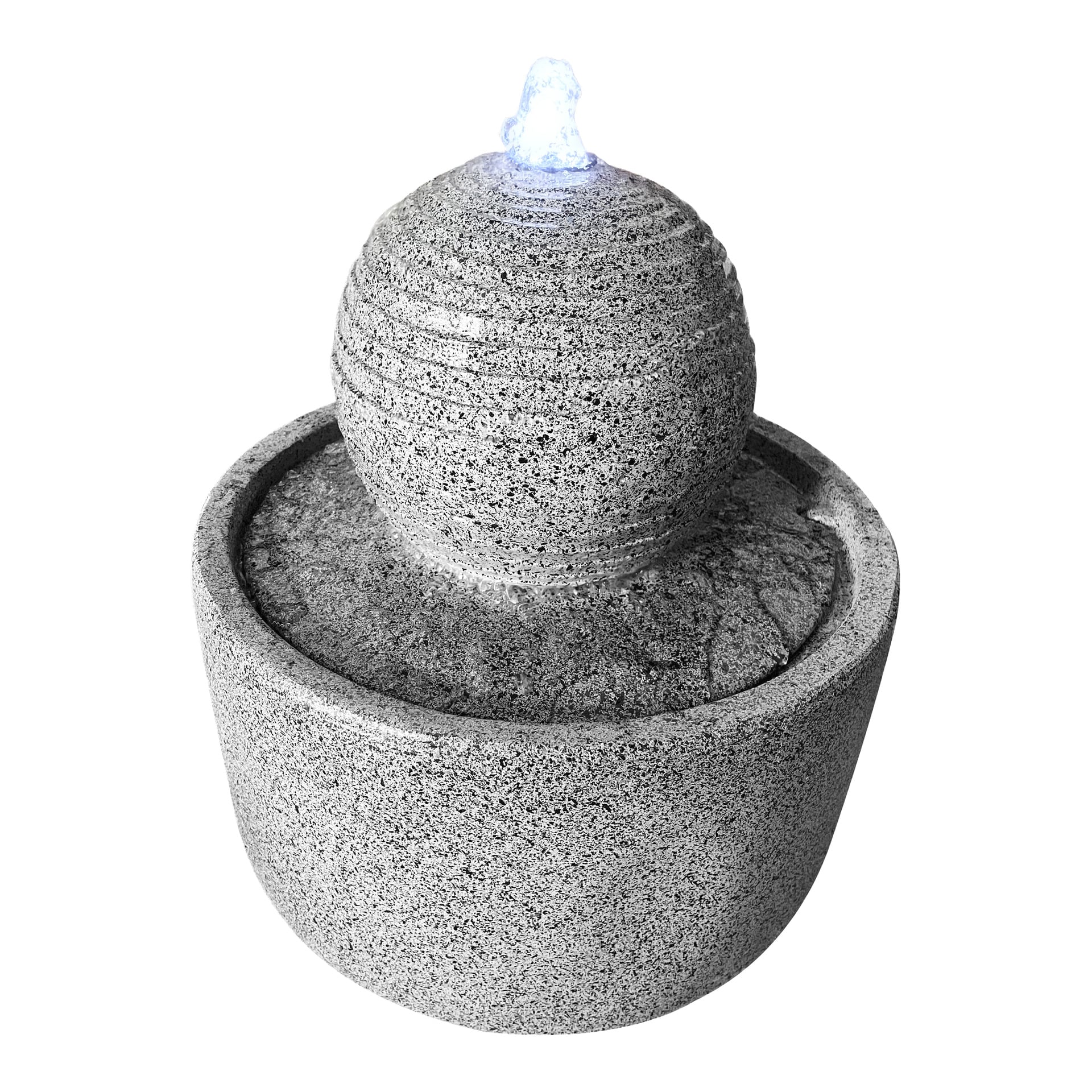 "The Hard Head Fountain" med LED-belysning är en liten, rund vattenfunktion av grå sten som har en texturerad sfär. Vattnet rinner från toppen av sfären och forsar mjukt ner i en cirkulär bassäng under.