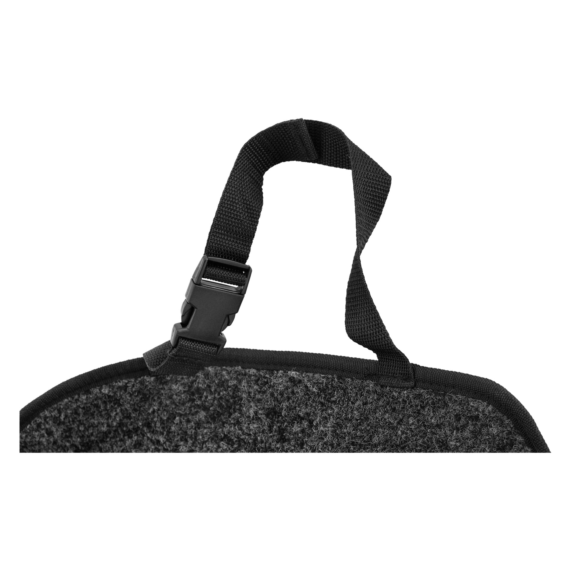 Närbild på Hamron Seat Protector med ett svart spänne på en tygrem, fäst i grått material med svart kant.