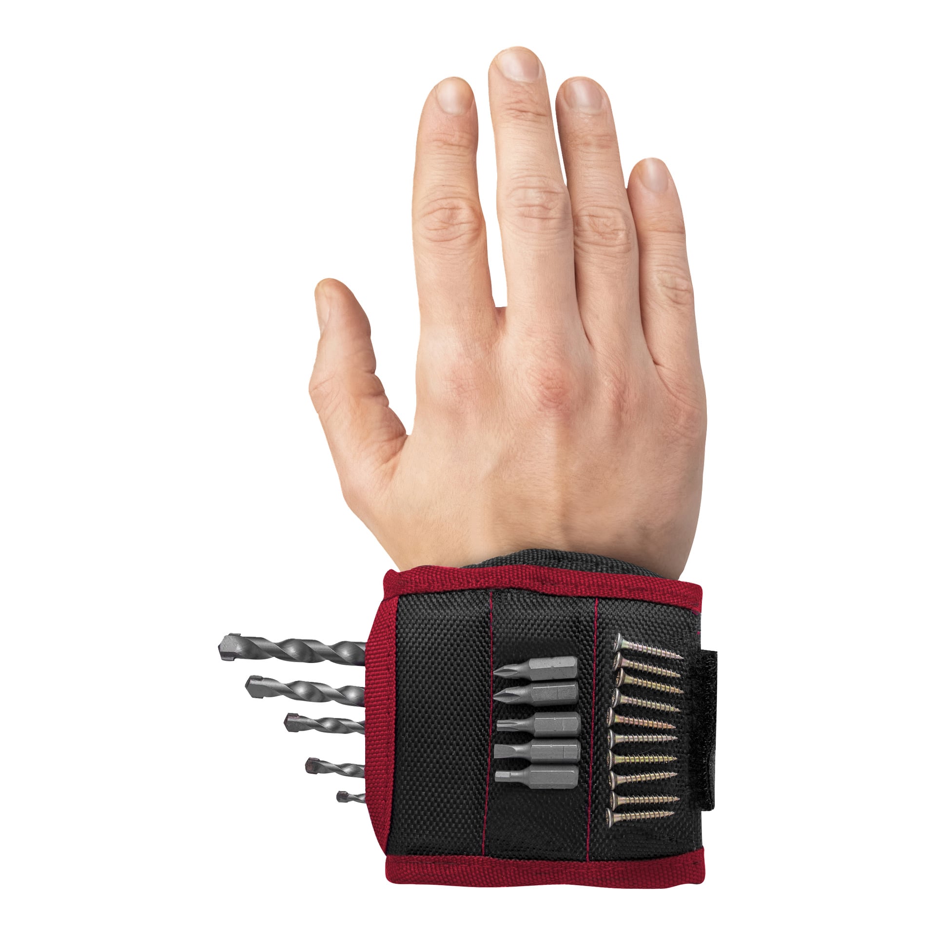 En hand med ett svart och rött armband med små fickor, som snyggt håller olika borr och skruvar på plats.