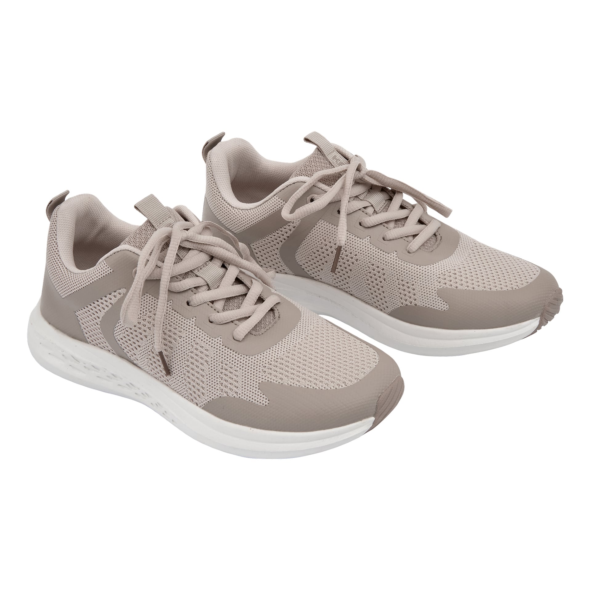 Lette beige joggesko med mesh-overdel, syntetiske detaljer, hvite såler og beige lisser, satt side om side på en hvit overflate.