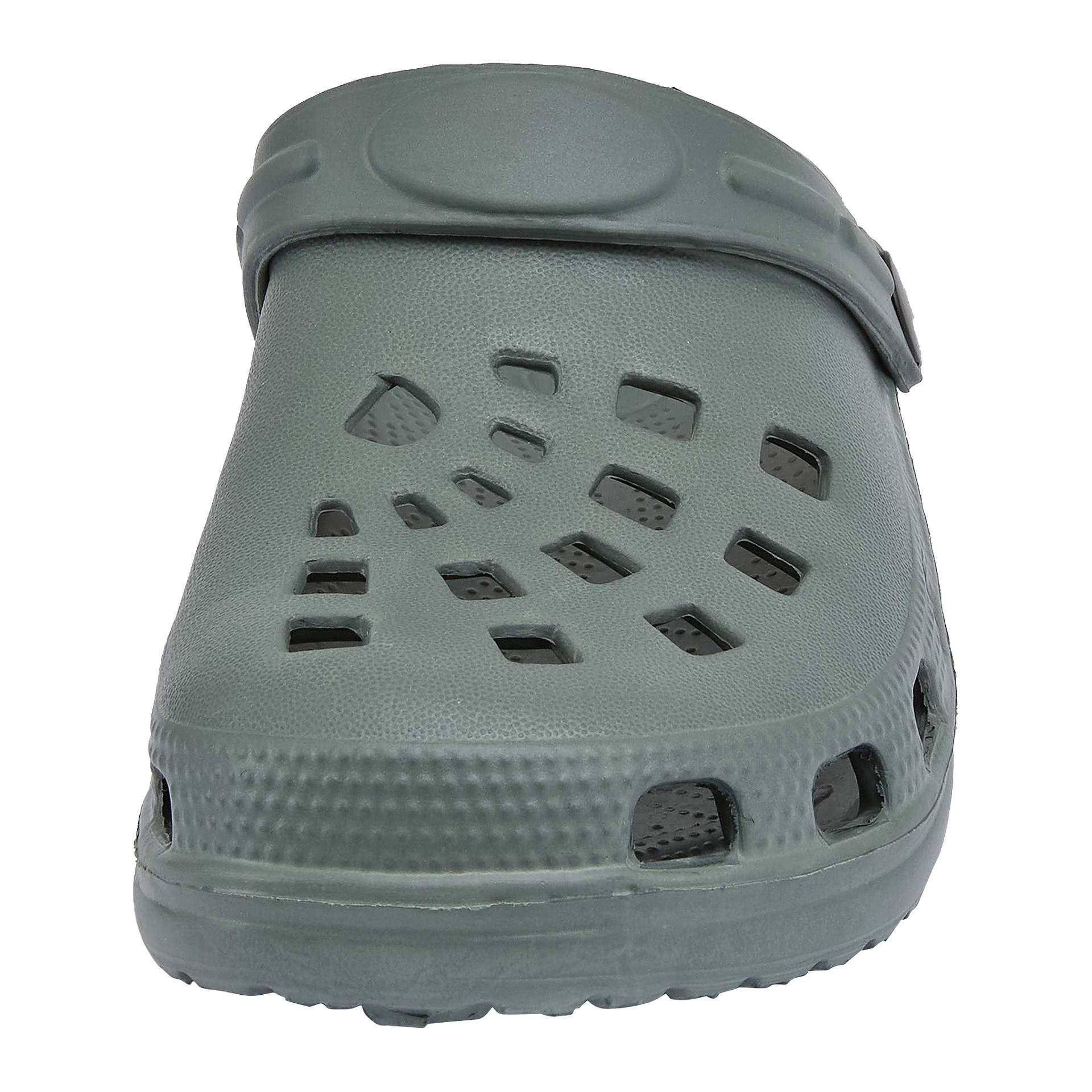 Närbild framtill av en grå slip-on träsko med ventilationshål och en justerbar hälrem, mot en vit bakgrund.