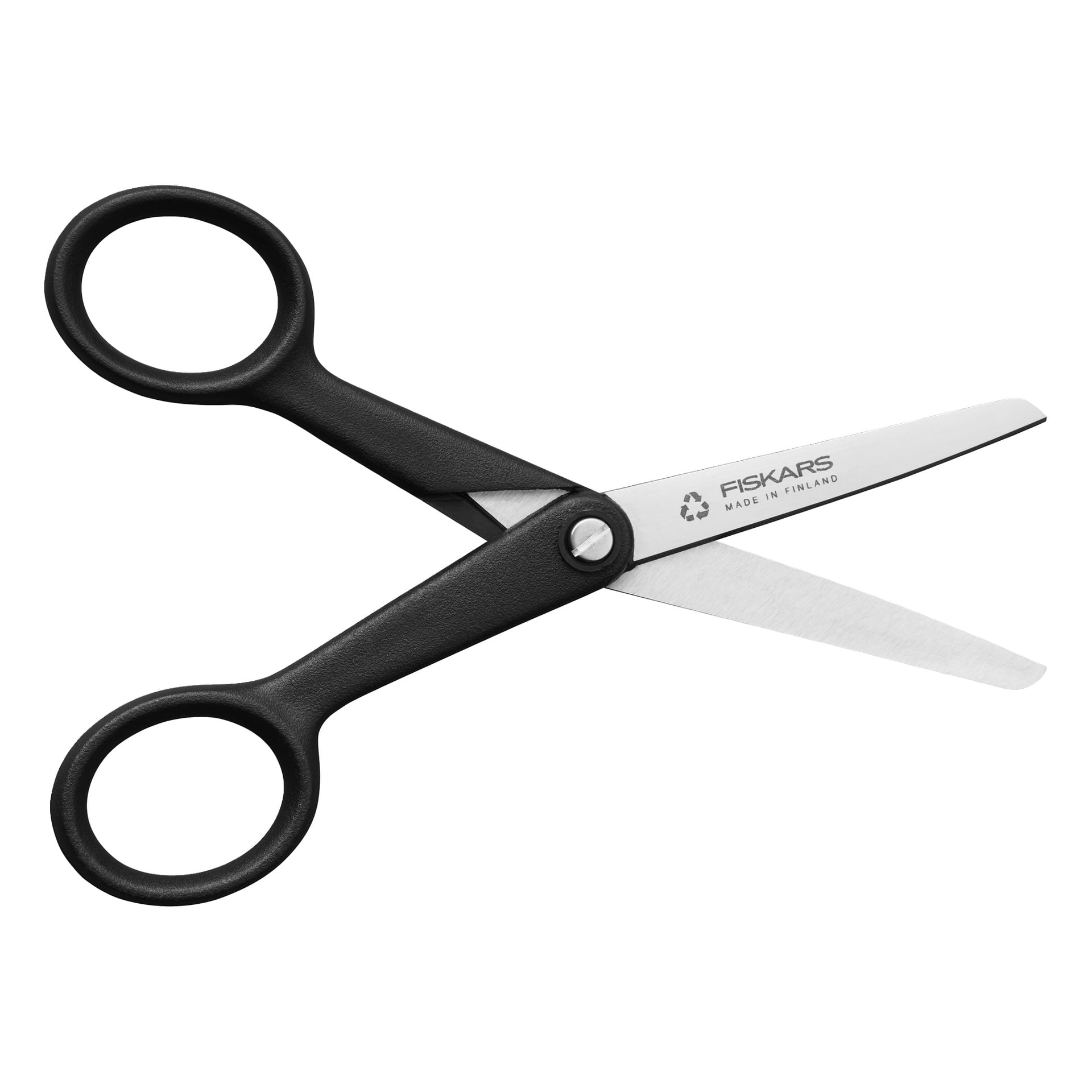 En Fiskars-saks med svarte håndtak og kniver i rustfritt stål, delvis åpne, sett ovenfra.