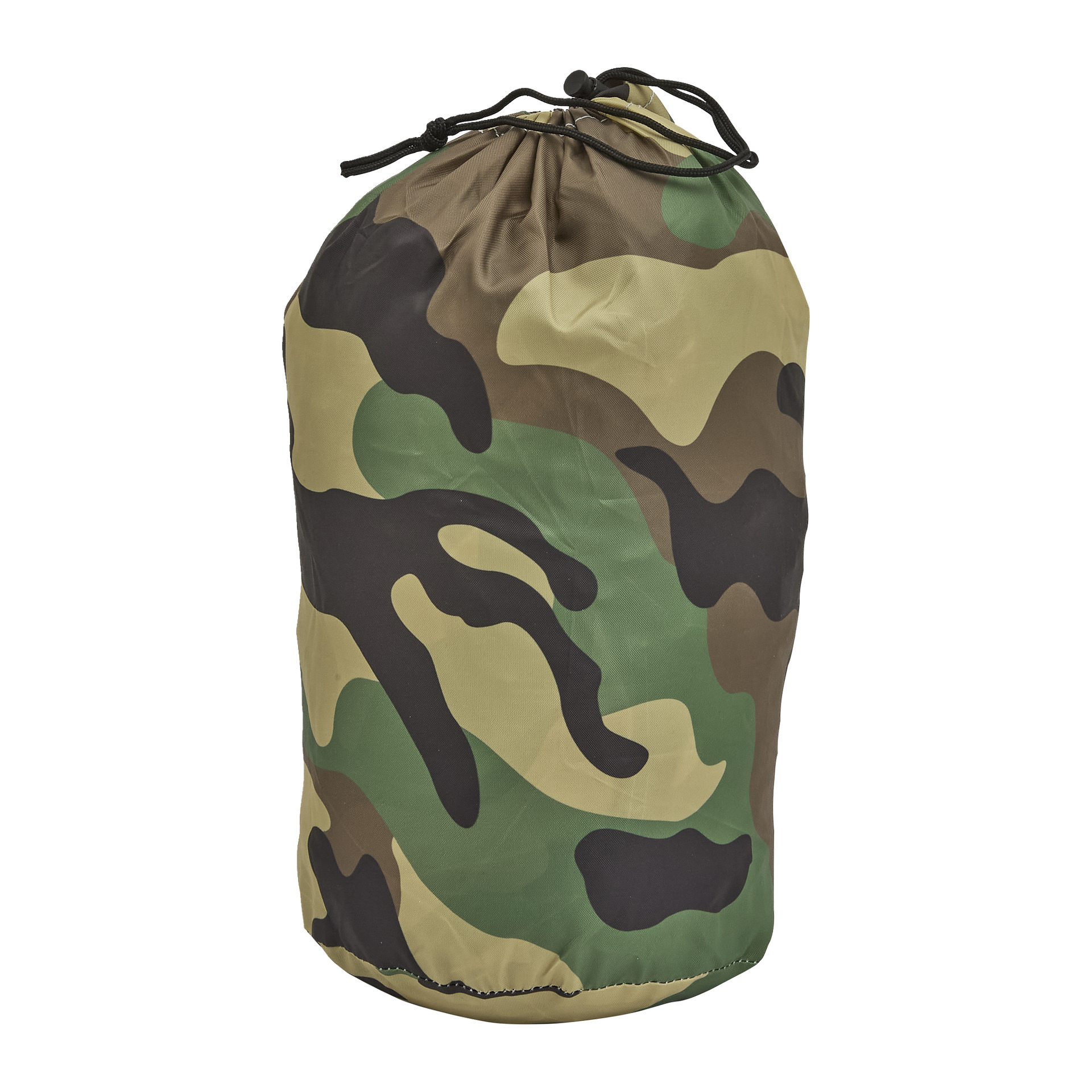Ein Kordelzugbeutel mit grünem, braunem, beigefarbenem und schwarzem Camouflage-Muster wird aufrecht stehend ausgestellt.