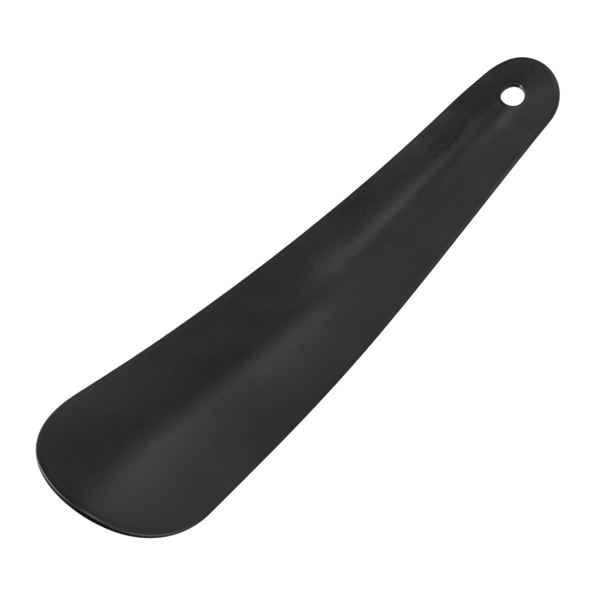 Svart plastskohorn, mjukt böjt och avsmalnande med ett hål i den smala änden för upphängning; Ytan är enkel och blank.