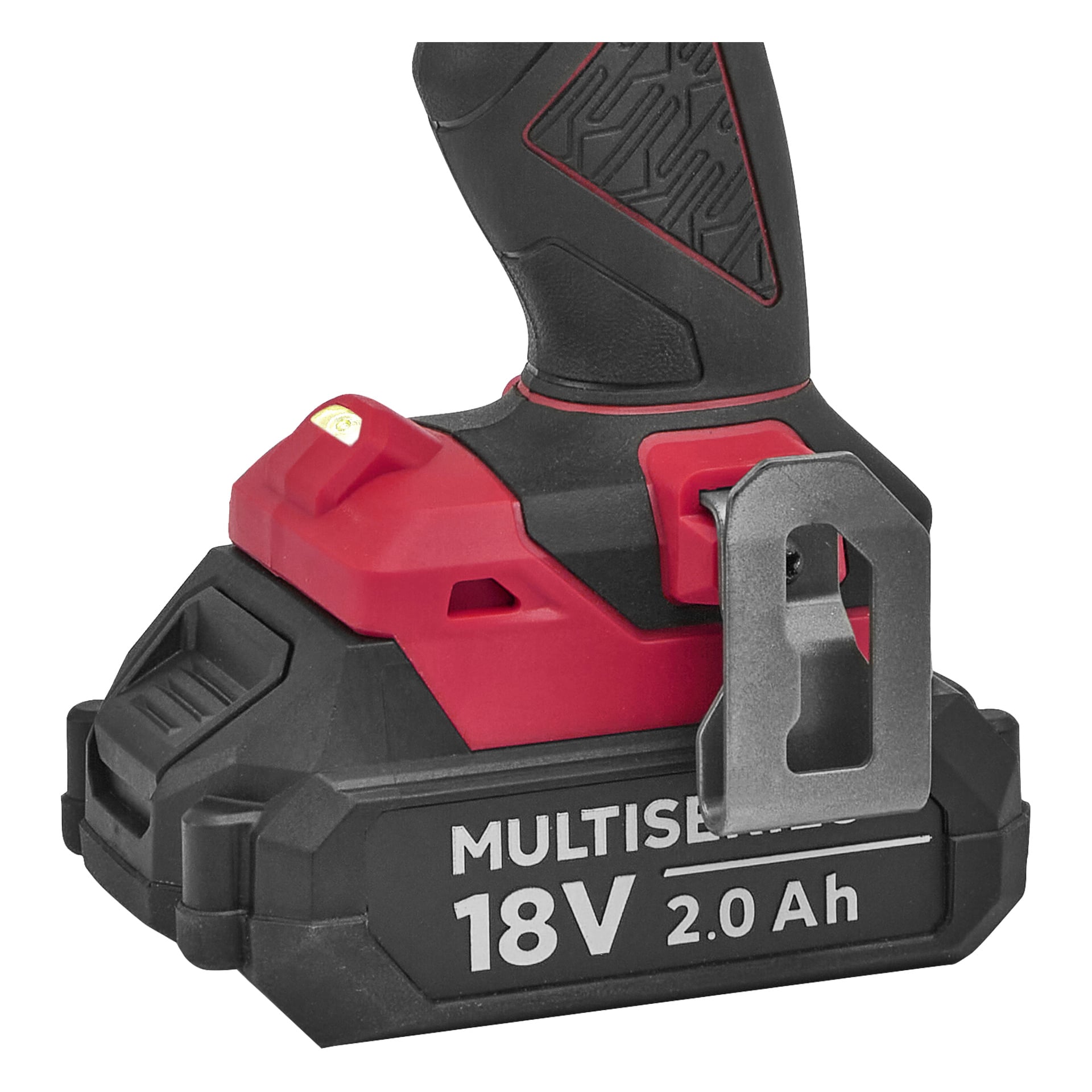 Närbild på en sladdlös bas för elverktyg med svart och rött handtag, 18V 2.0 Ah MULTISENSE-batteri och metallbältesklämma.