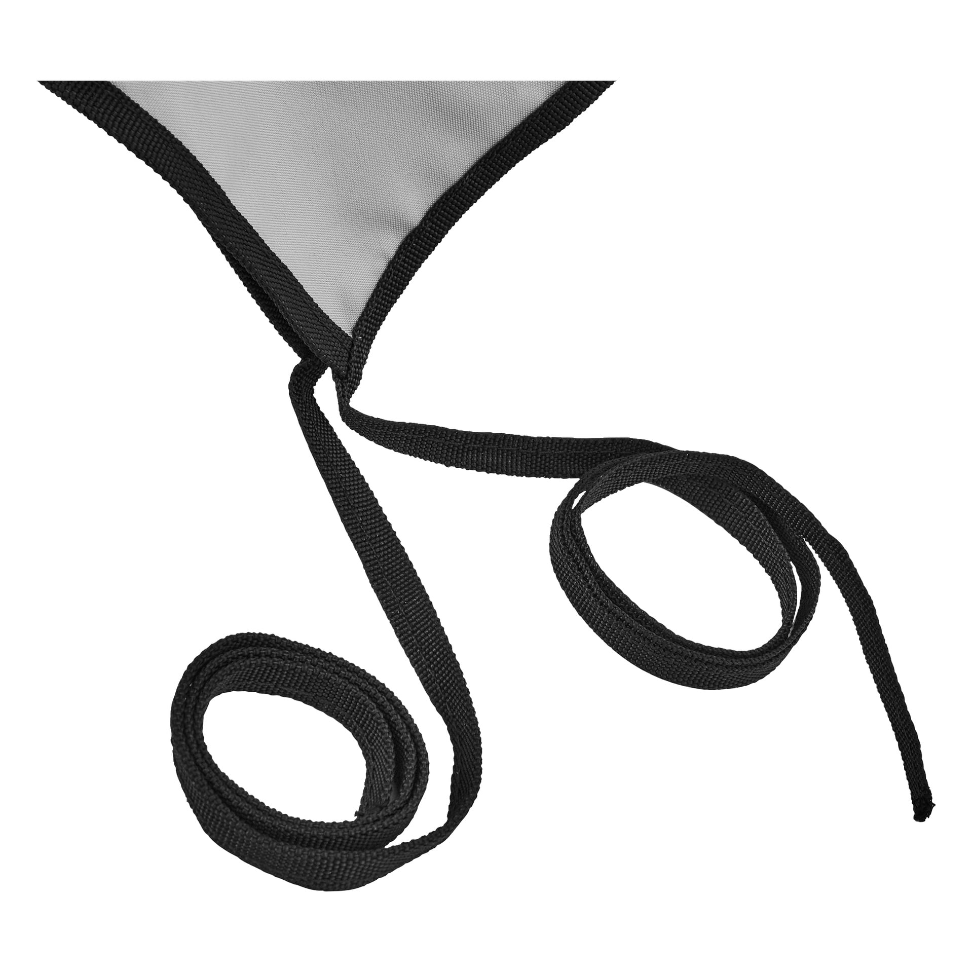 Närbild av en grå tygpanel med svart kant, med två svarta slipsar som sträcker sig ut från ett hörn och är löst ringlade.