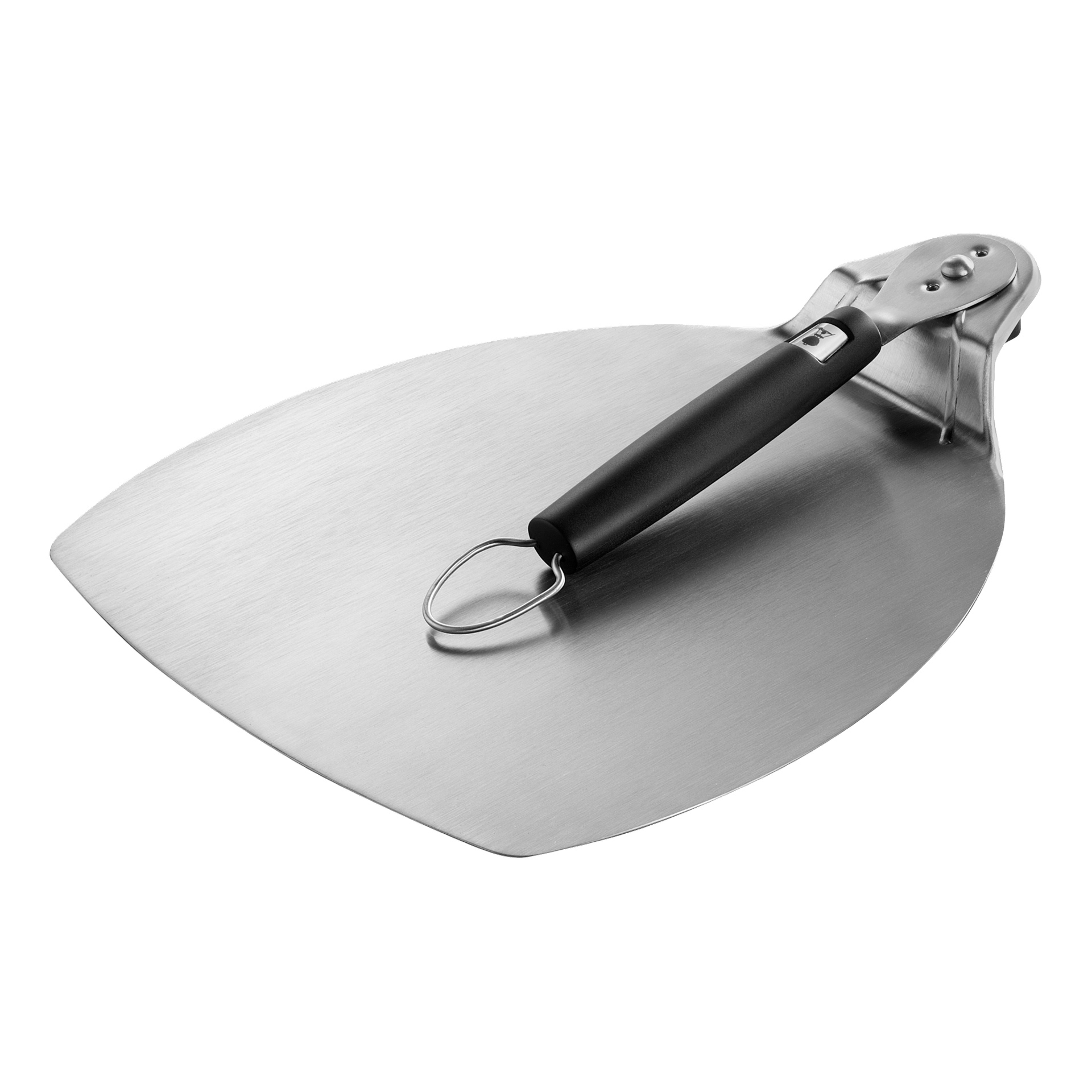 Ett metall-pizzaskal med ett brett, rundat blad och ett svart handtag som slutade med en metallögla.