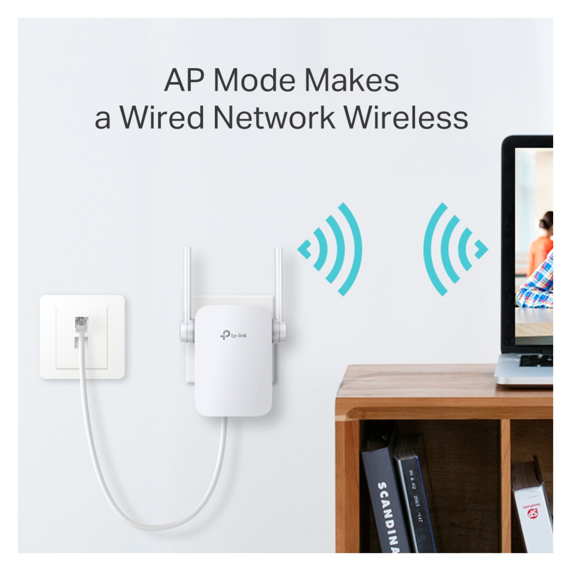 En trådlös accesspunkt kopplad till väggen med en Ethernet-kabel, som visar Wi-Fi-signaler. AP-läget gör ett trådbundet nätverk trådlöst. En laptop och en bokhylla är delvis synliga.
