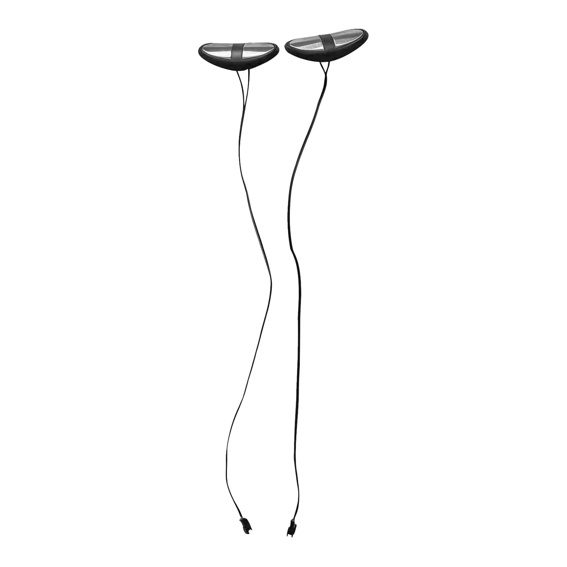 En kabel til en pulskontrollert treningssykkel med lange, slanke ledninger og små klips i endene.