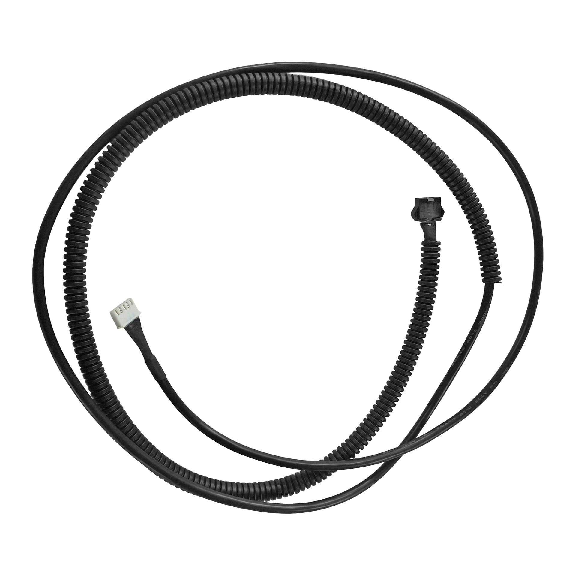 En sammenrullet svart nedre kabel for et datatredemølle, med en hvit rektangulær kontakt i den ene enden og en svart avrundet kontakt i den andre.