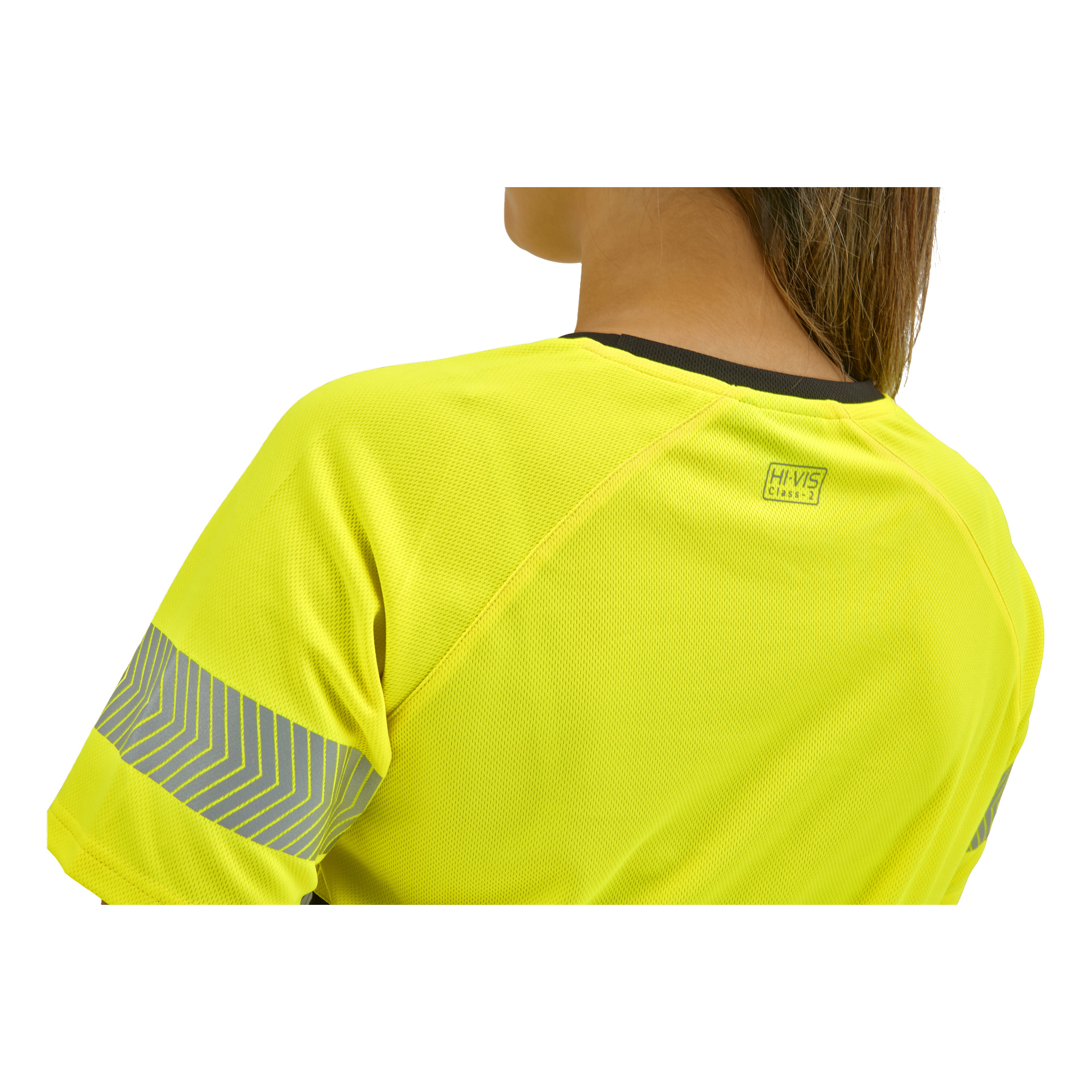 Individet i en knallgul hi-vis skjorte med ermestriper, sett bakfra. Etiketten sier Hi-Vis klasse 3; hår delvis synlig.