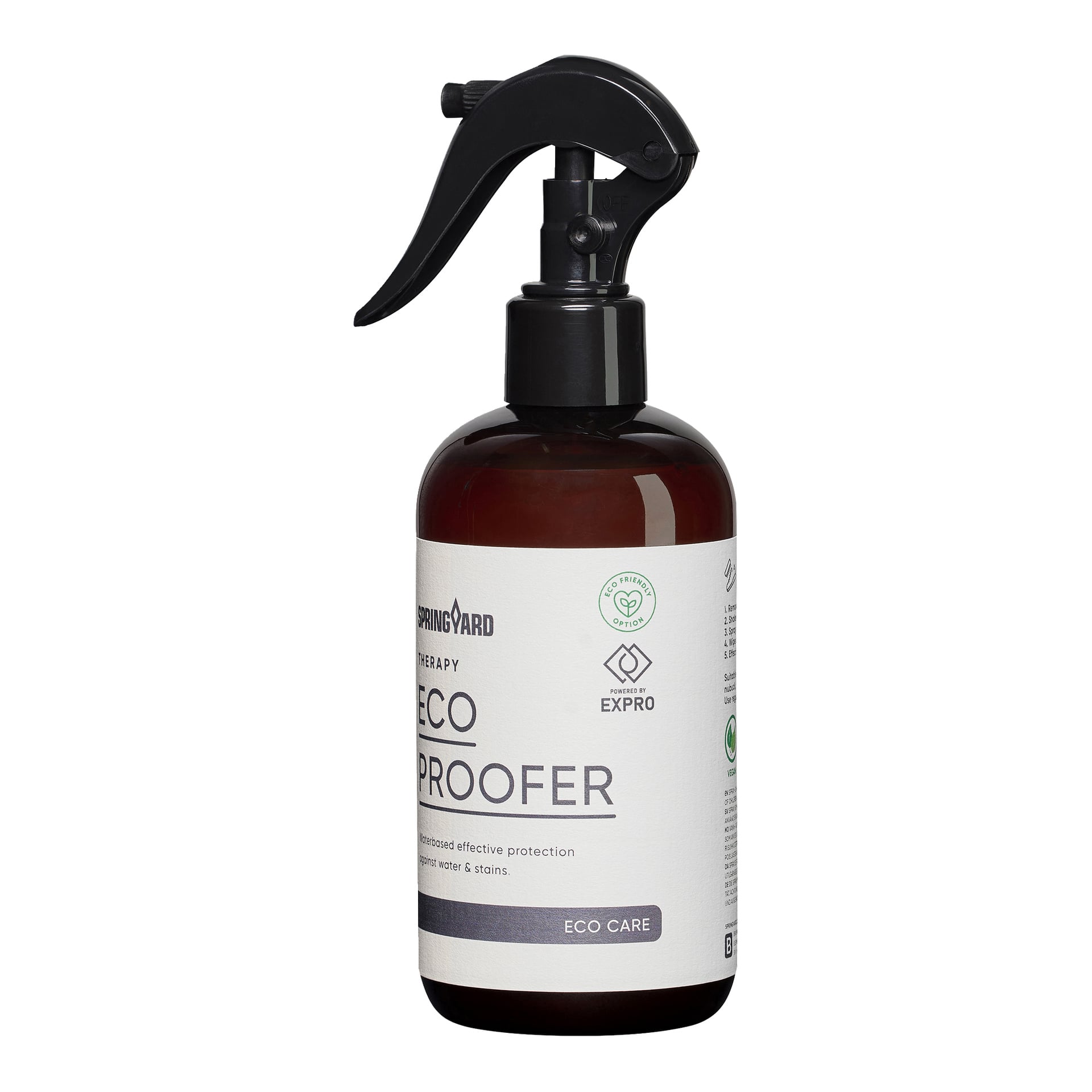 En brun plastsprayflaska med svart avtryckarmunstycke, märkt Eco Proofer från Springyard, skyddar mot vatten och fläckar.