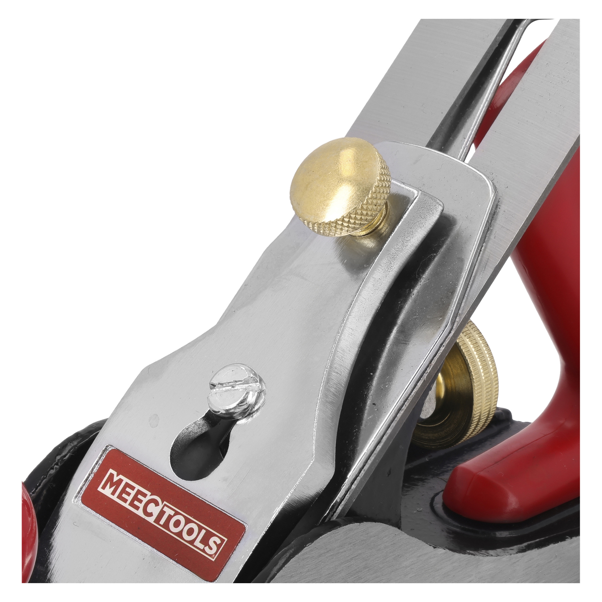 Yksityiskohtainen näkymä Meec Toolsin käsihöylästä, jossa on metallirunko, punainen kahva, messinkiset säätönupit ja etumerkin logo näkyvissä.