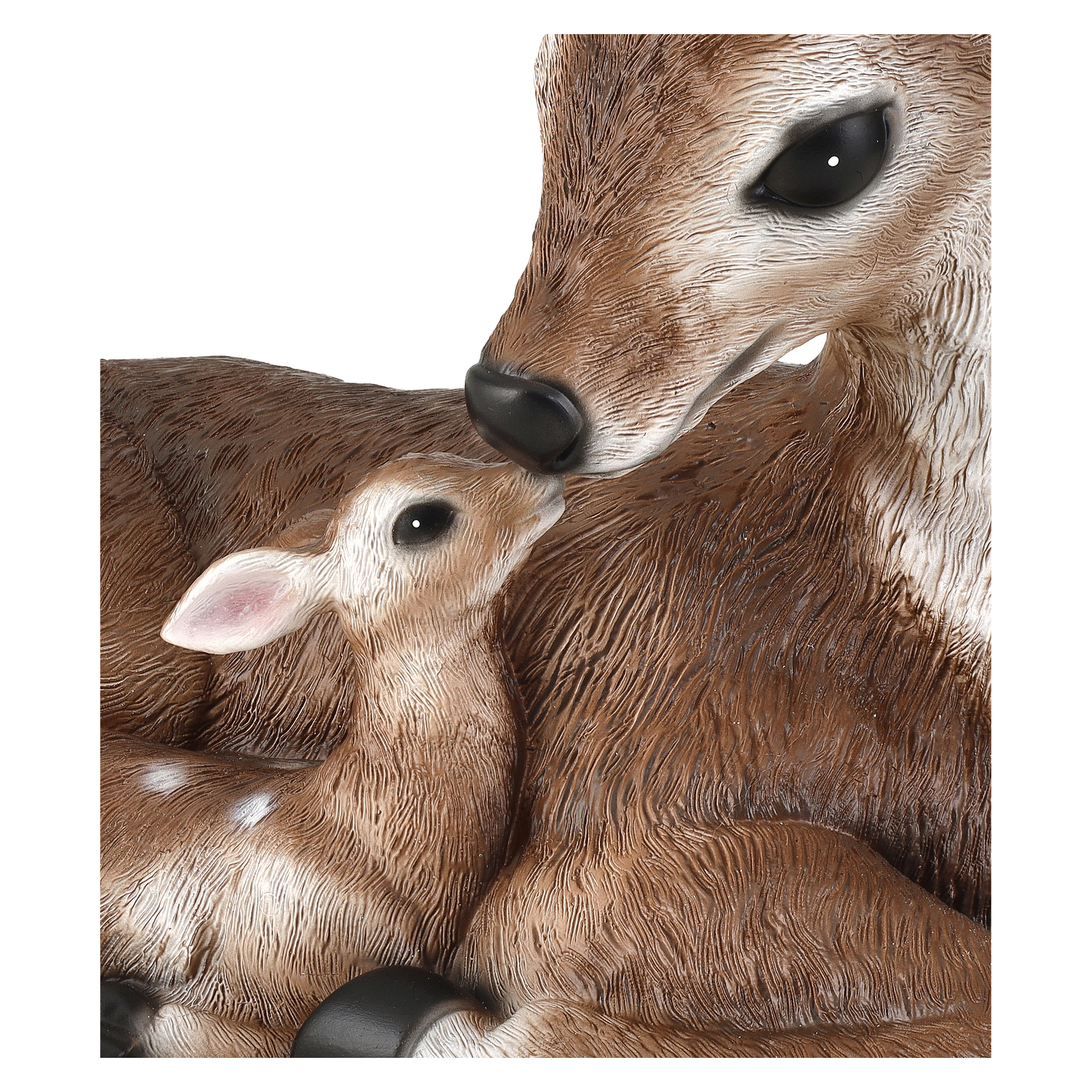 Lähikuva peurasta ja vasikkahahmosta, molemmilla ruskea turkki ja valkoiset pilkut, jotka koskettavat hellästi neniä.