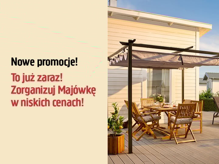 Jadalnia na świeżym powietrzu z drewnianym stołem i krzesłami pod pergolą na patio przy nowoczesnym domu, reklamująca nowe oferty piknikowe.