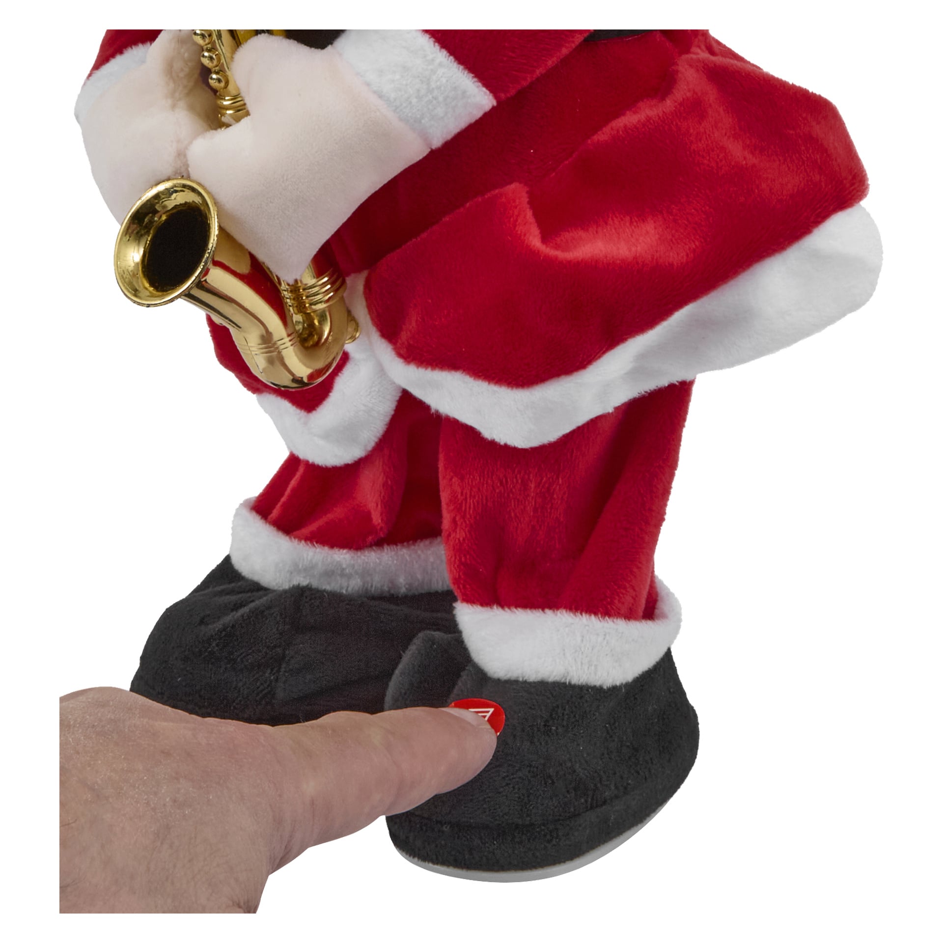 Någon trycker på en knapp på foten av en mjuk jultomte i röd och vit kostym, som håller en guldfärgad saxofon.