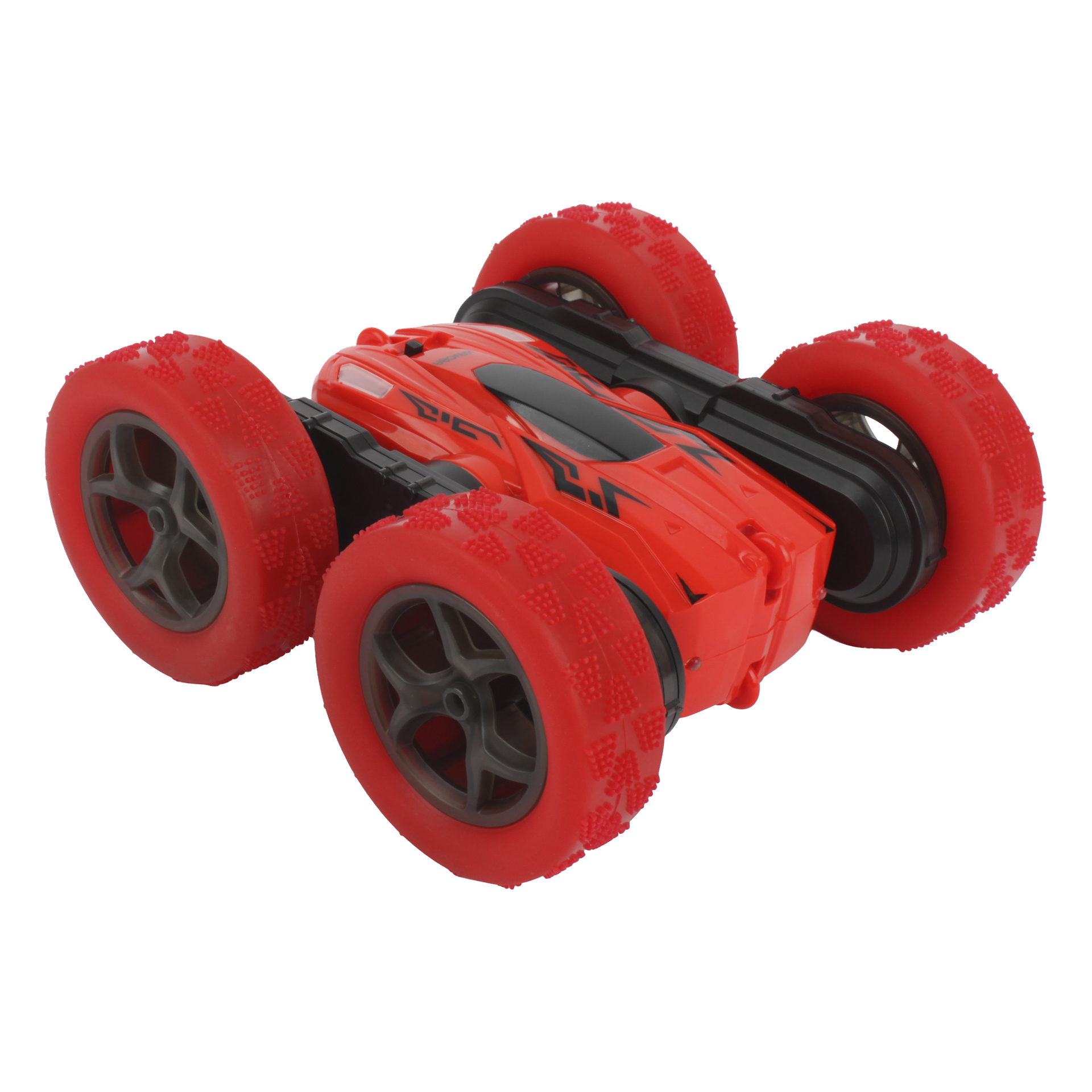 Ein rot-schwarzes ferngesteuertes Stuntauto mit vier großen, robusten roten Rädern und einer schlanken, flachprofiligen Karosserie, die aus einem Winkel betrachtet ist.