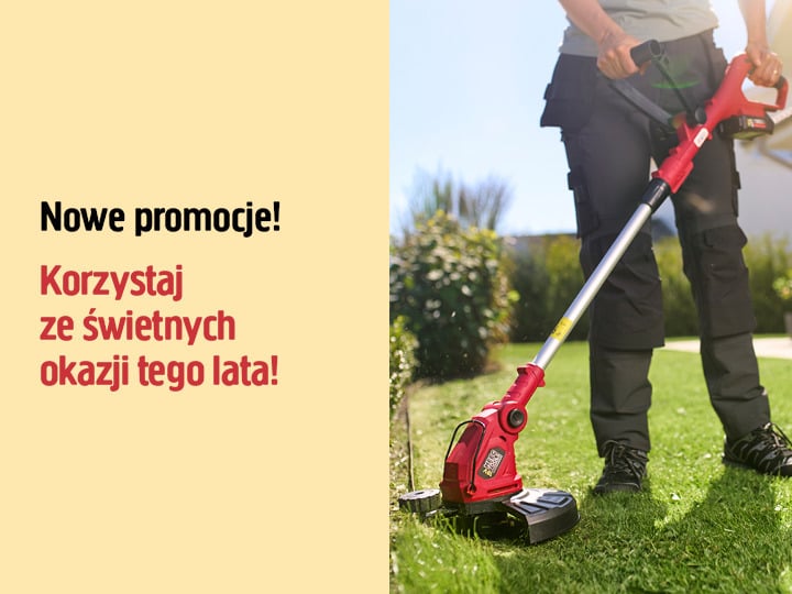 Osoba przycina trawnik w słońcu za pomocą czerwono-czarnej podkaszarki akumulatorowej. Po lewej tekst promujący specjalne letnie oferty.
