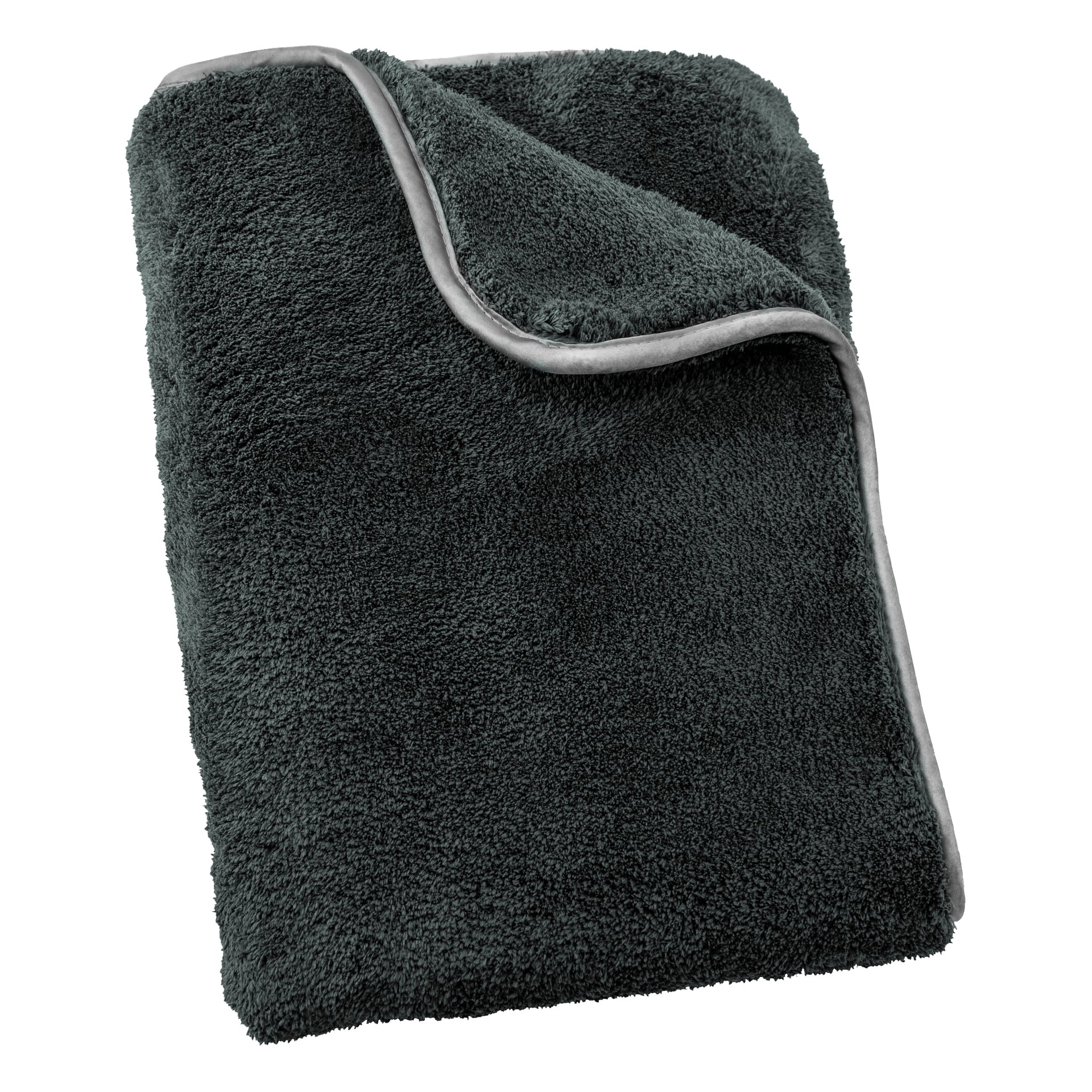 Et brettet mørkegrått mikrofiberhåndkle med lys grå kant; Et hjørne er snudd, og viser håndkleets tekstur og tykkelse.