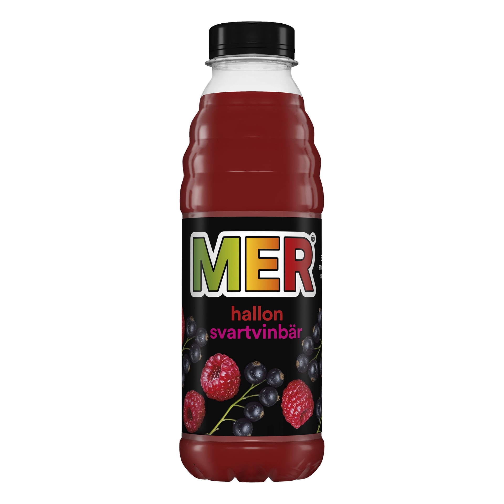 En plastflaska MER-juice med svart kork, en etikett som visar hallon och svarta vinbär, och djärv, färgglada "MER"-bokstäver.