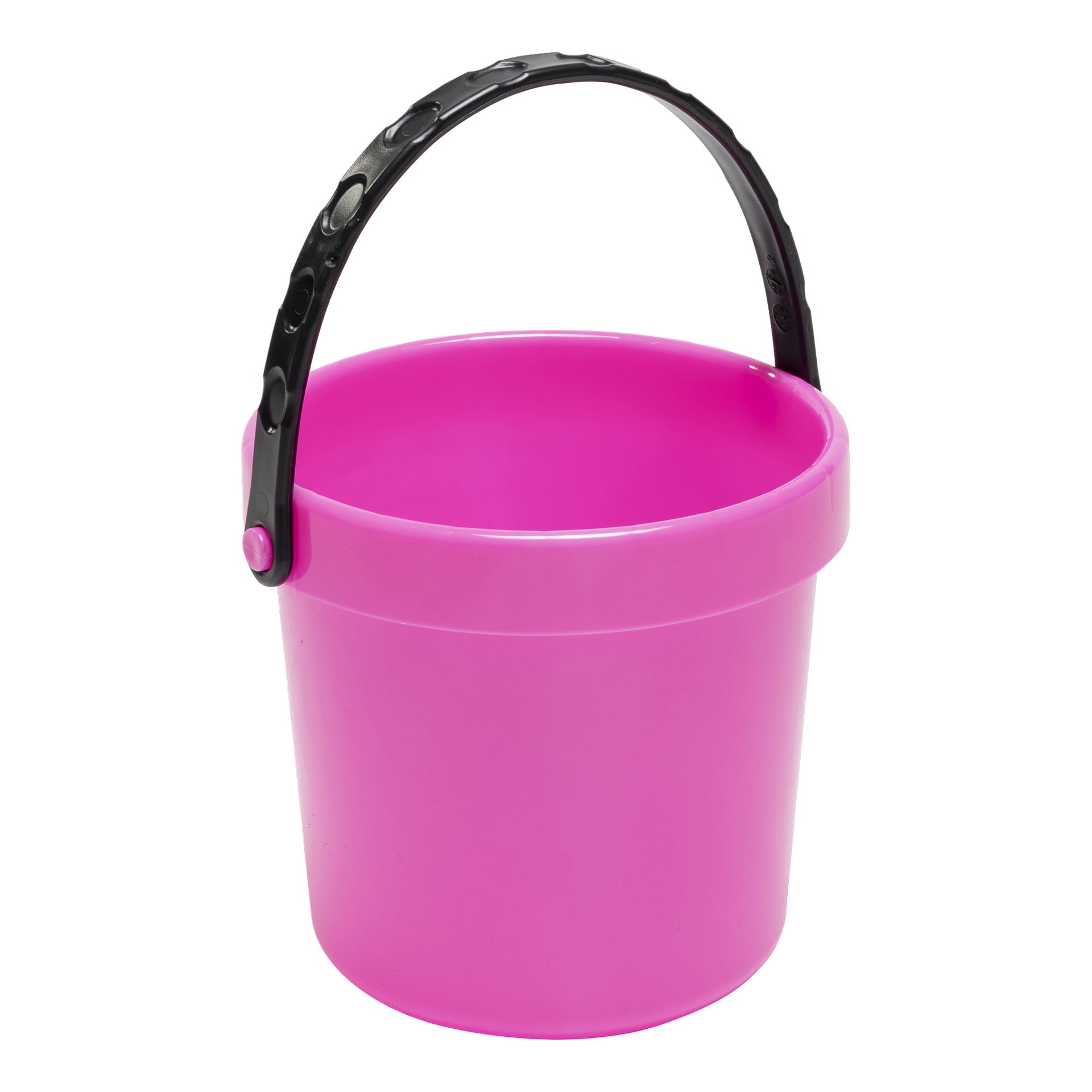 En ljusrosa plasthink med svart handtag, tom och upprätt, med en slät yta och en enkel design.