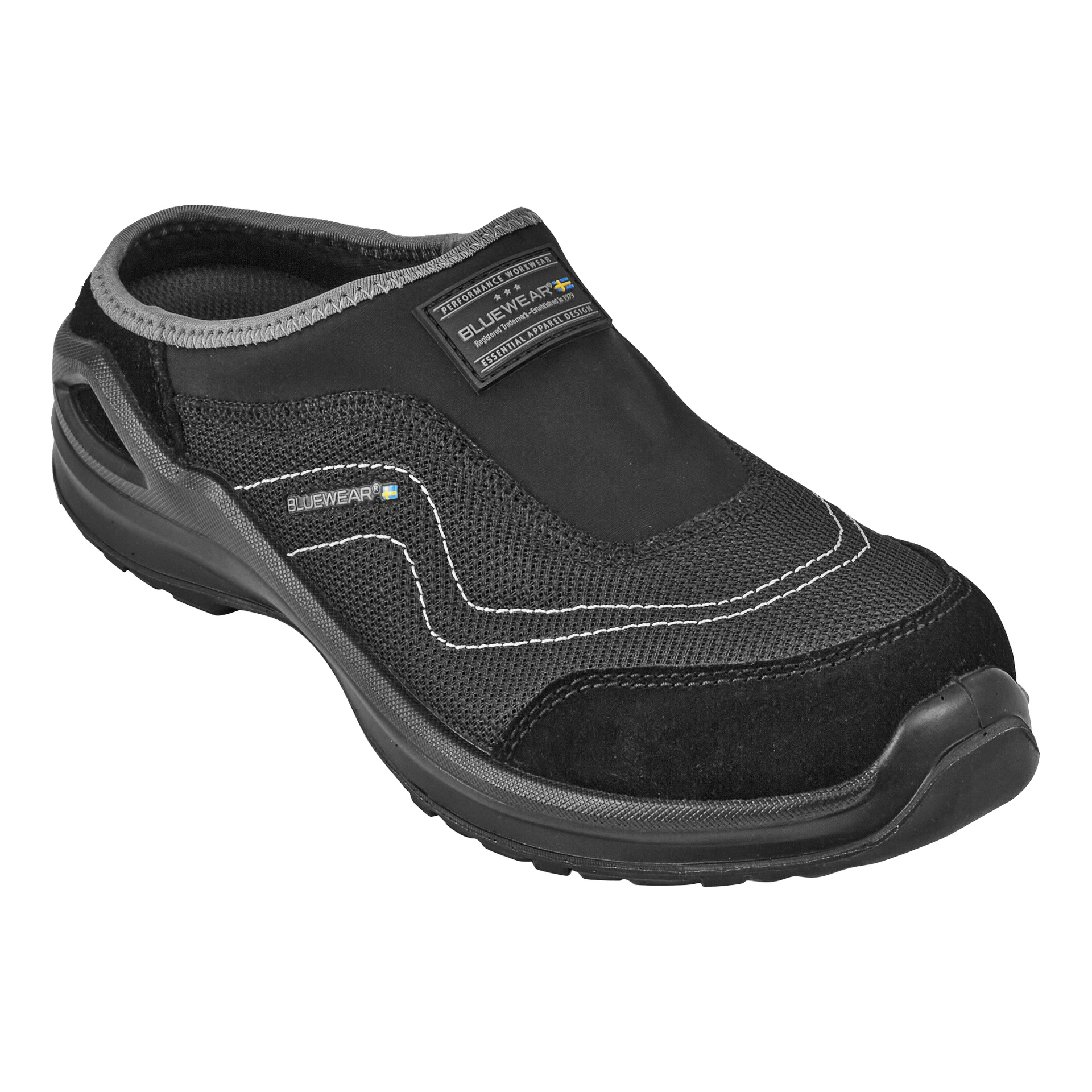 En svart Bluewear Safety Shoe Tampa med forsterket tå, mesh- og semskede detaljer, hvite sømdetaljer og Bluewear-logoer både på siden og toppen. Den robuste sålen er laget for tung beskyttelse eller sikkerhetskrav.