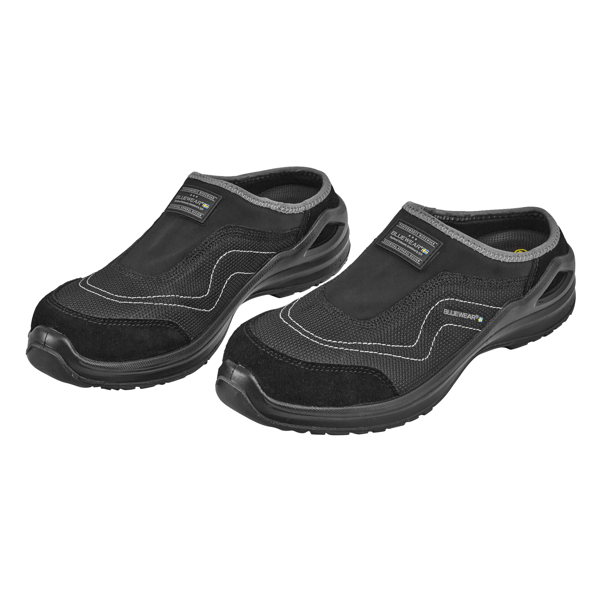 Et par svarte Bluewear Safety Shoes Tampa med forsterkede tær, grå søm, nettingpaneler og merkede trekkflapper.