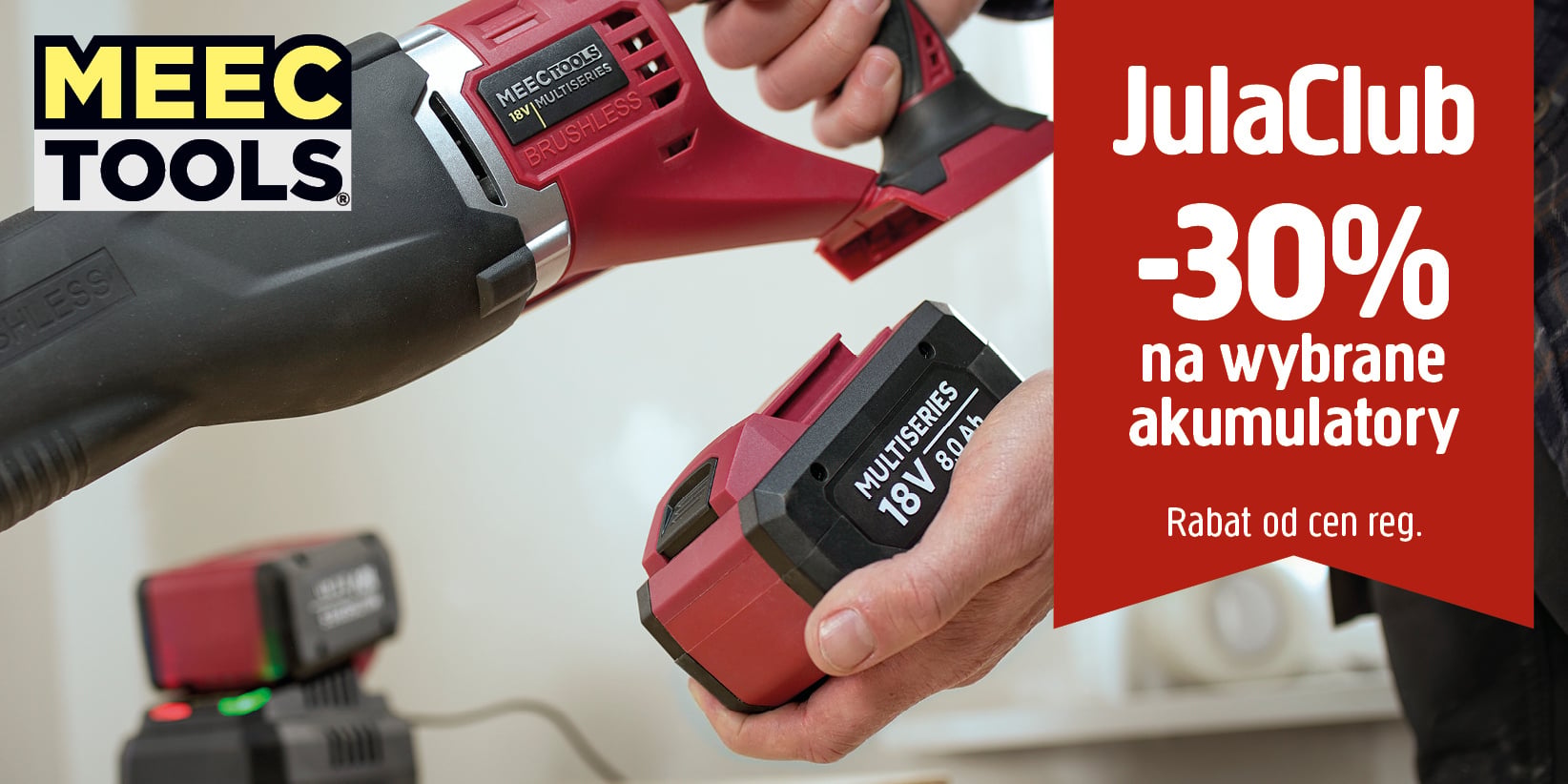 Ktoś wkłada akumulator 18 V do czerwonego elektronarzędzia. Po lewej stronie widnieje logo MEEC TOOLS; po prawej – oferta promocyjna JulaClub, w ramach której na wybrane akumulatory udziela się 30% zniżki.