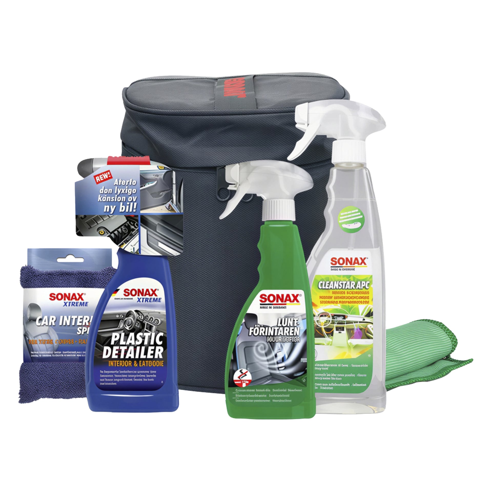 Sonax Car Care Kit -ulkosetti sisältää erilaisia auton puhdistustarvikkeita: suihkepulloja, muovisen yksityiskohtapullon, kaksi liinaa, sisäsieni ja tummanharmaan kantolaukun, jonka läpässä on punainen logo.