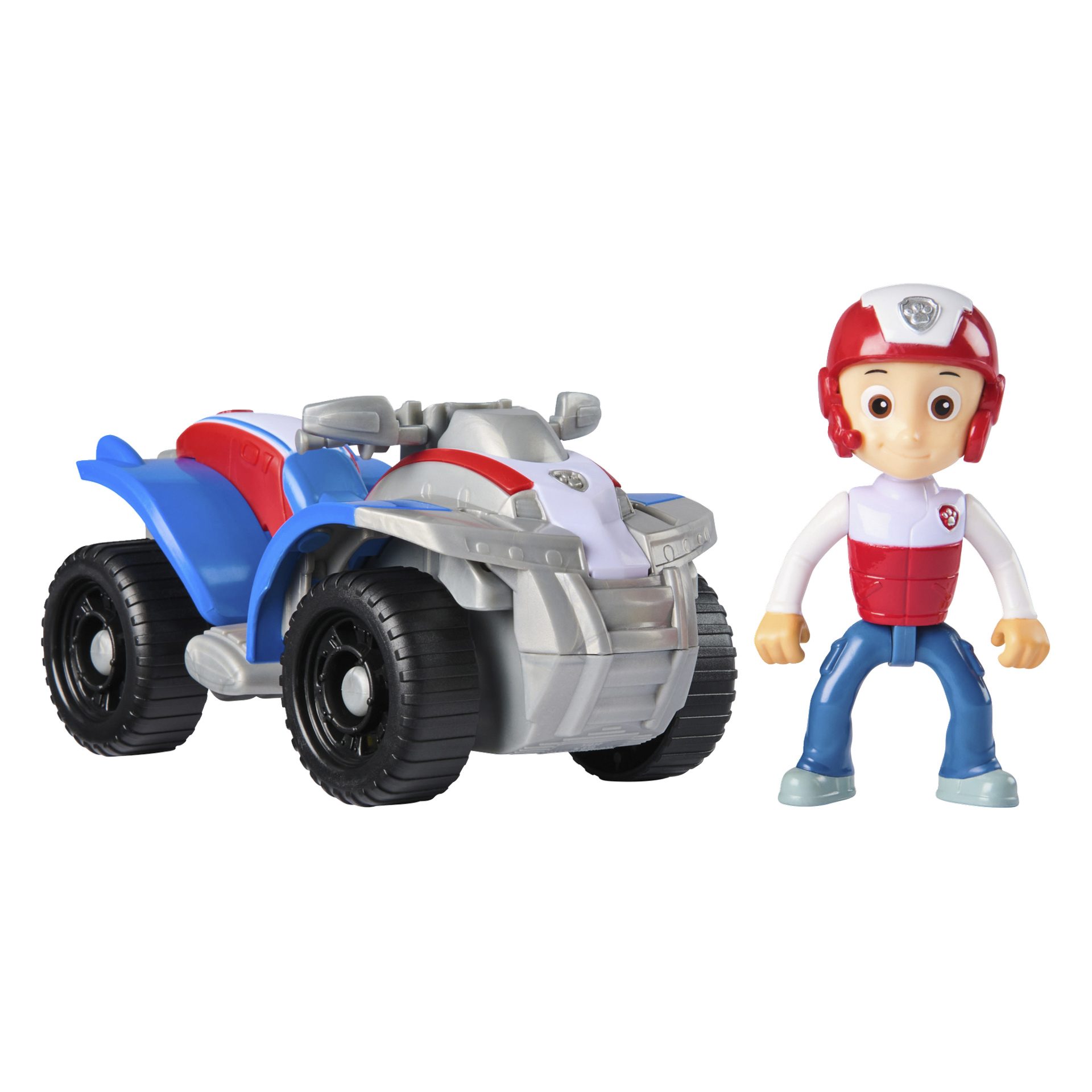Paw Patrol Ryder -lelusarjaan kuuluu nelipyöräinen ajoneuvo punaisen, valkoisen ja sinisen värissä sekä Ryder-toimintahahmo, joka on pukeutunut punaiseen kypärään, punavalkoiseen paitaan, sinisiin housuihin ja vaaleansinisiin kenkiin auton vieressä.