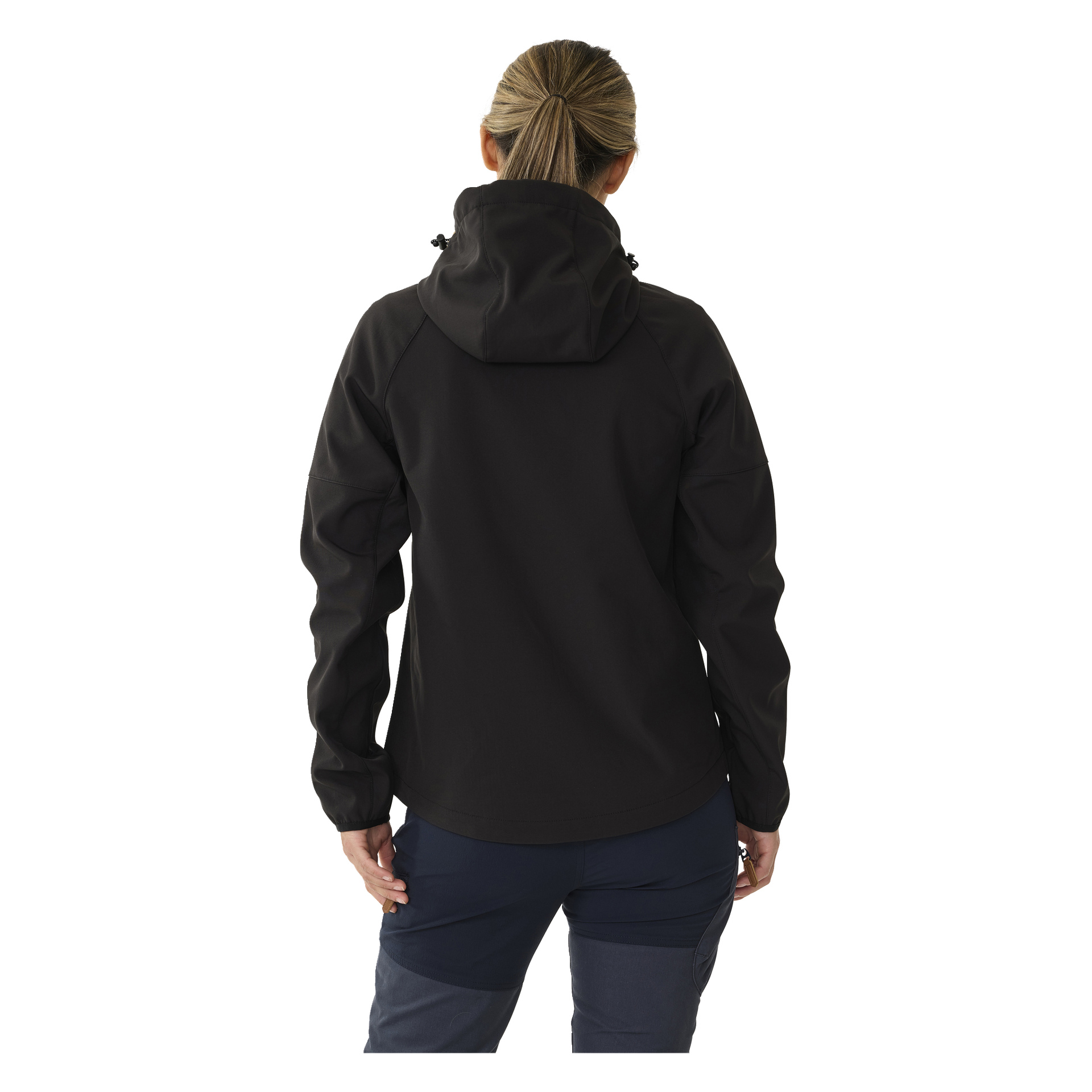 Eine Person mit hellbraunem Haar, das zu einem Pferdeschwanz gebunden ist, wird von hinten betrachtet und trägt die mit Fleece gefütterte Kayoba Outdoor Women's Softshell-Jacke Hede in Schwarz sowie eine dunkelblaue Hose.