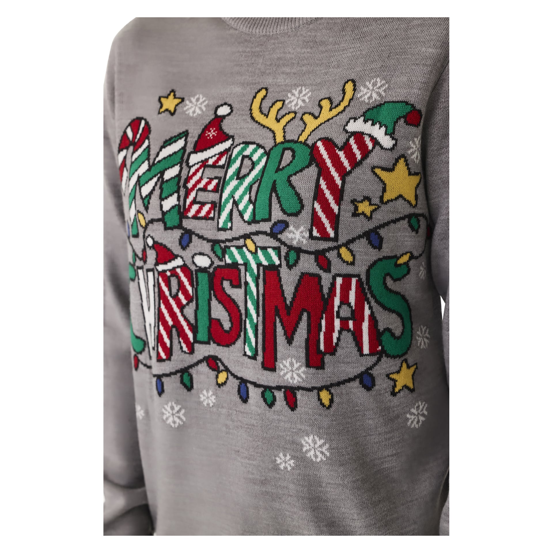En närbild på Bluewears jultröja, med ett grått stickat material med färgglada, festliga bokstäver där det står "Merry Christmas", dekorerat med mönster av julbelysning, stjärnor, snöflingor och olika säsongsdekorationer.