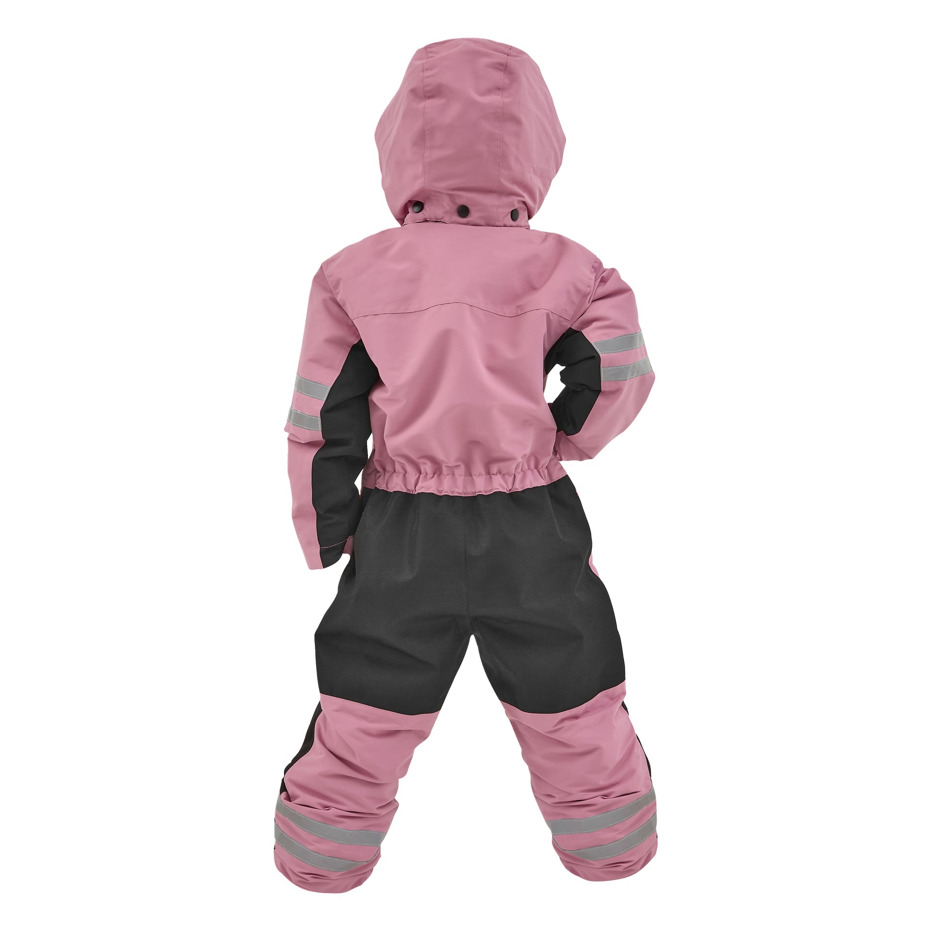 Ett barn, sett bakifrån, är klädt i rosa och svarta Kayoba Outdoor Children's Dundret-hängselbyxor. Huvan täcker huvudet och reflekterande ränder syns på både armar och ben. Snödräkten har resår i midjan och manschetter.
