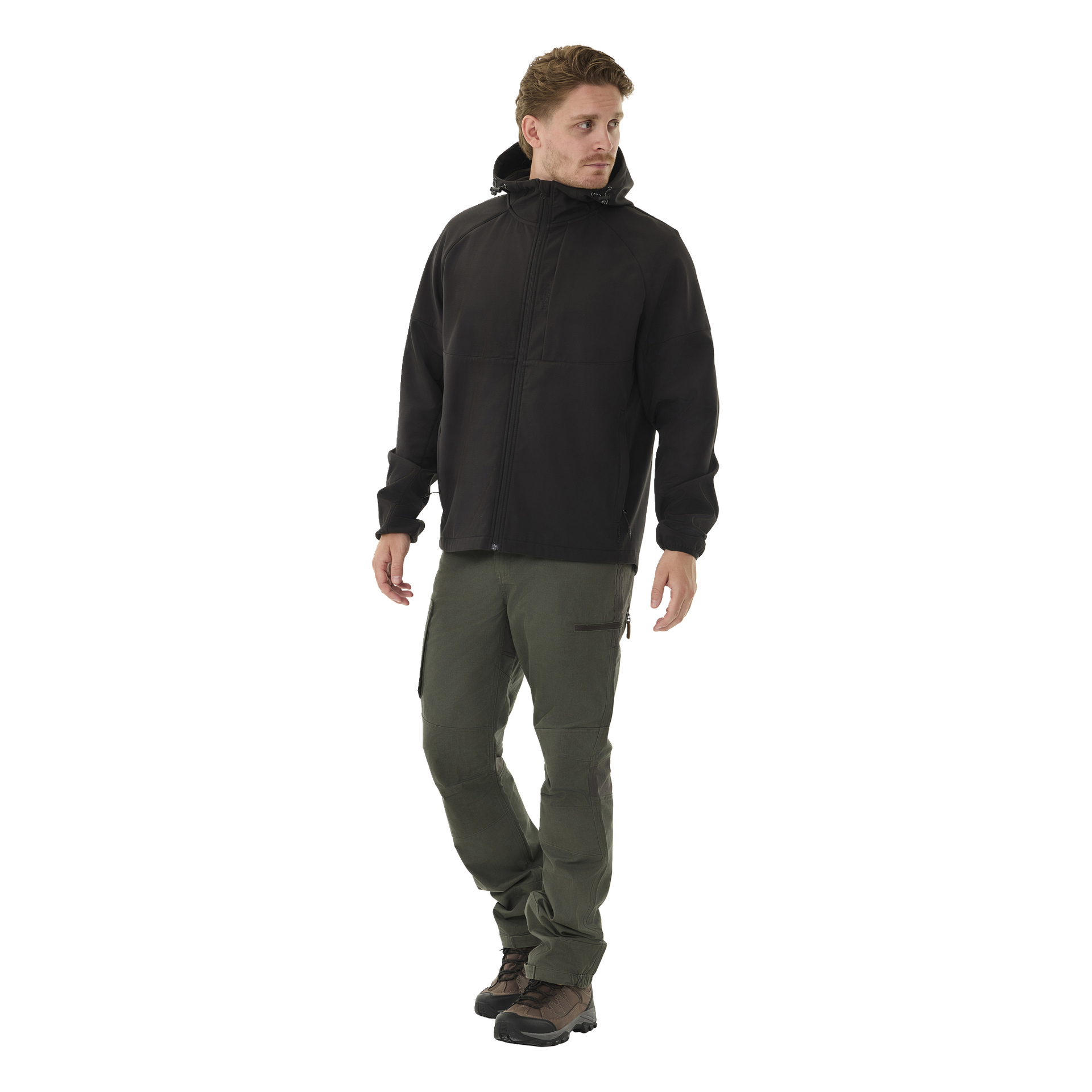 Nainen esittelee Kayoba Outdoor Women's -fleecevuorattua pehmeäkuorista takkia Hede, seisoen hieman sivulle vinossa.