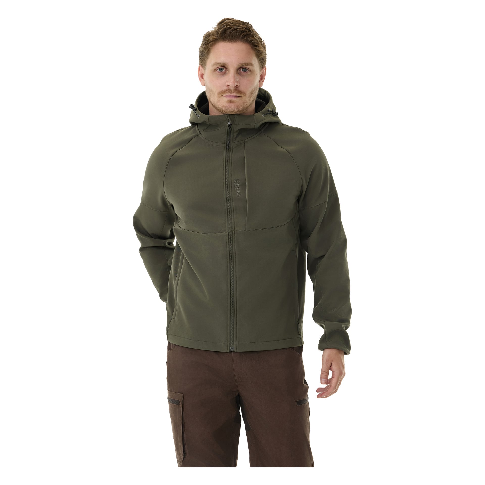 Nainen mallintaa Kayoba Outdoor Women's -fleecevuorattua pehmeäkuoritakkia Hedeä, seisten kasvot eteenpäin ja toinen käsi hieman koholla.