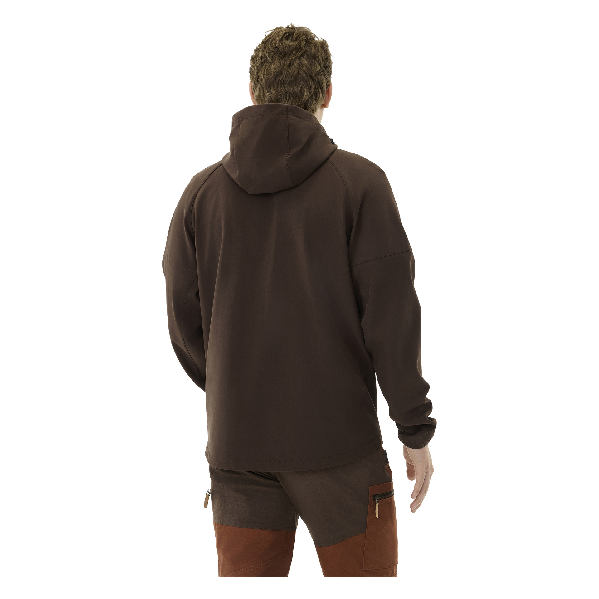 Eine Person blickt von der Kamera weg, gekleidet in die mit Fleece gefütterte Softshell-Jacke Hede von Kayoba Outdoor Women und braune Hosen mit Reißverschlusstaschen.