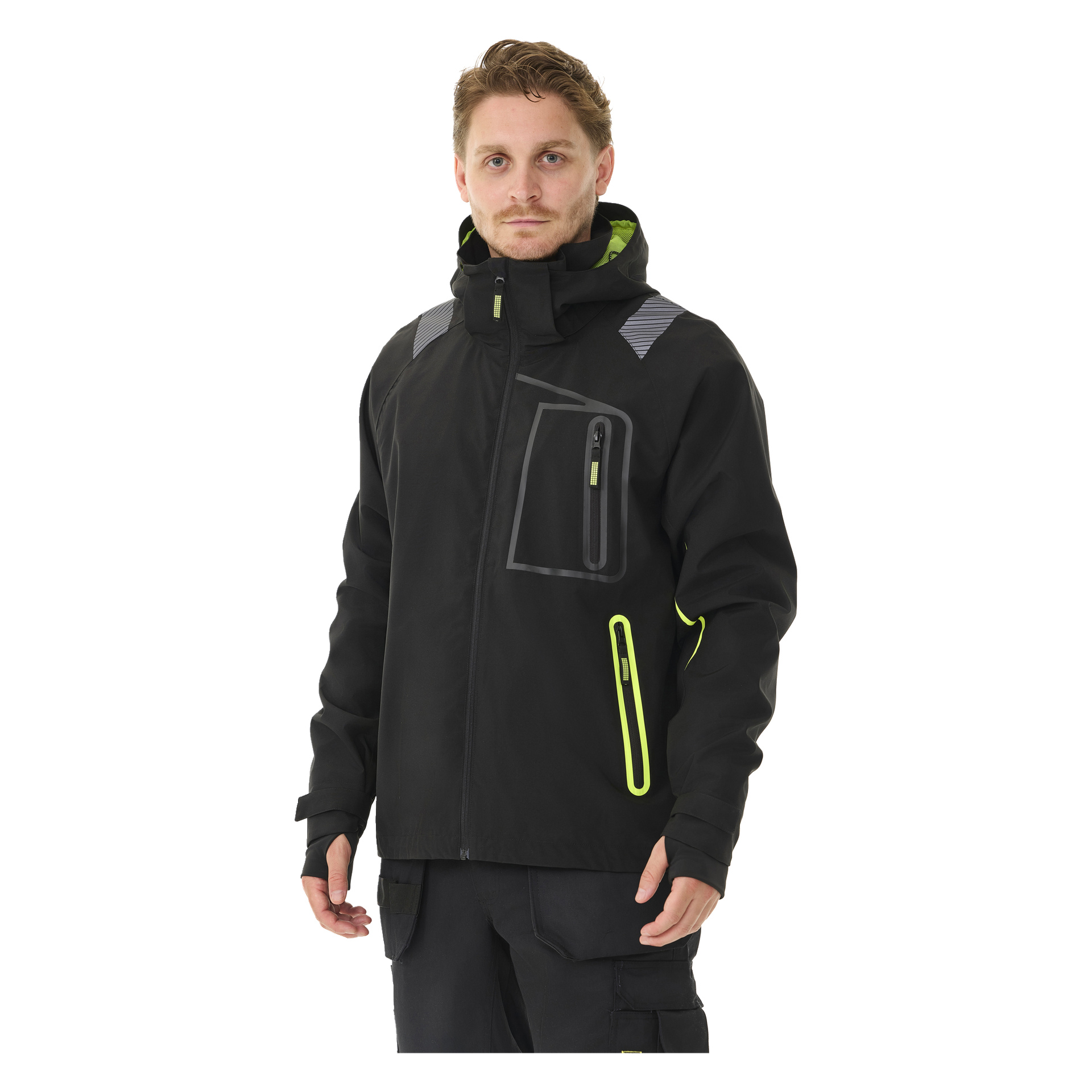 En man står vänd framåt med armarna lite utsträckta, iklädd Bluewear Men's stretchjacka Richard – en svart huva med neongula dragkedjor och reflekterande detaljer.