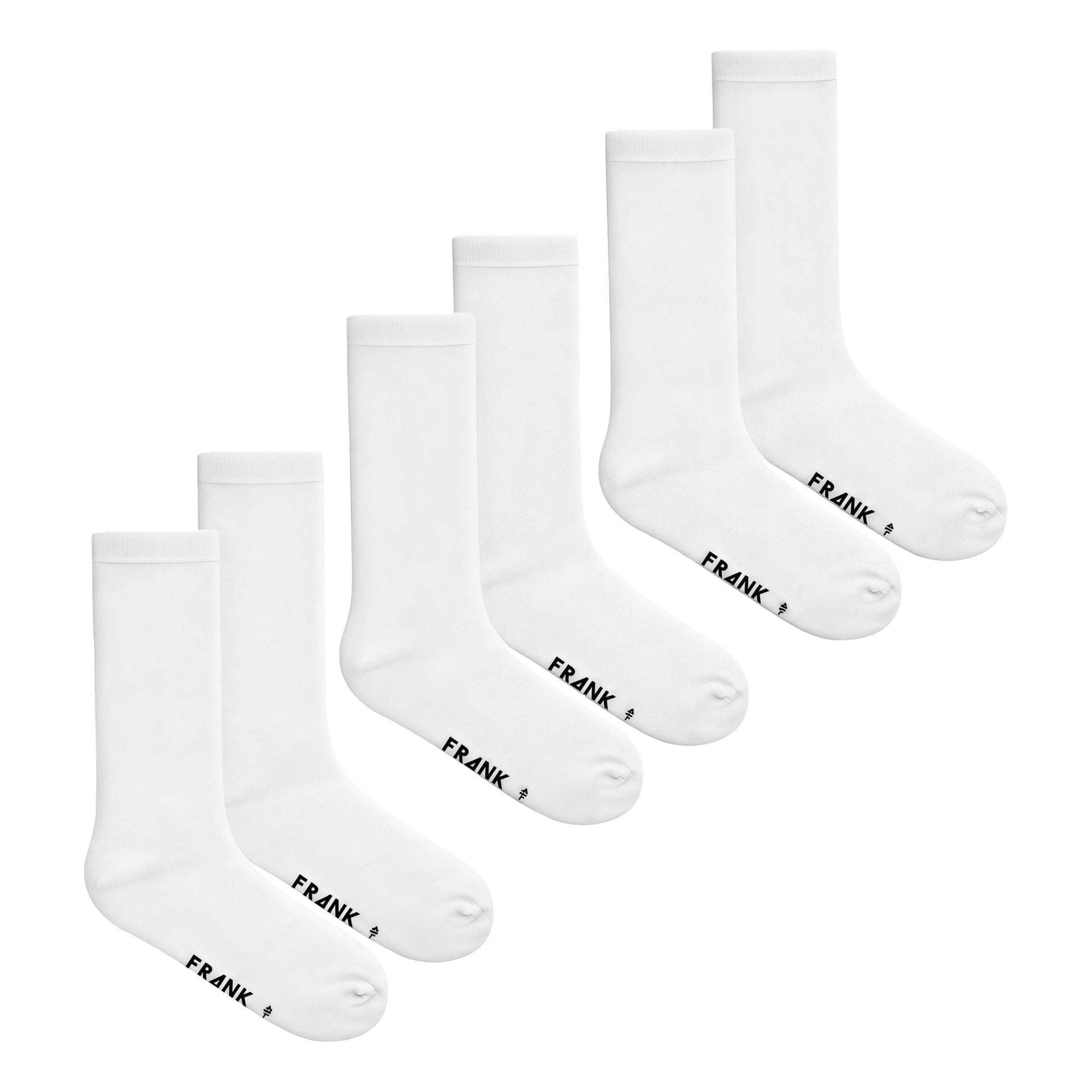 Tre par enkla vita crew-strumpor från Frank Dandy visas sida vid sida, märkta Socks 3 par. Varje strumpa har FRANK. Tryckt i svart nära tån och är enkel utan mönster.