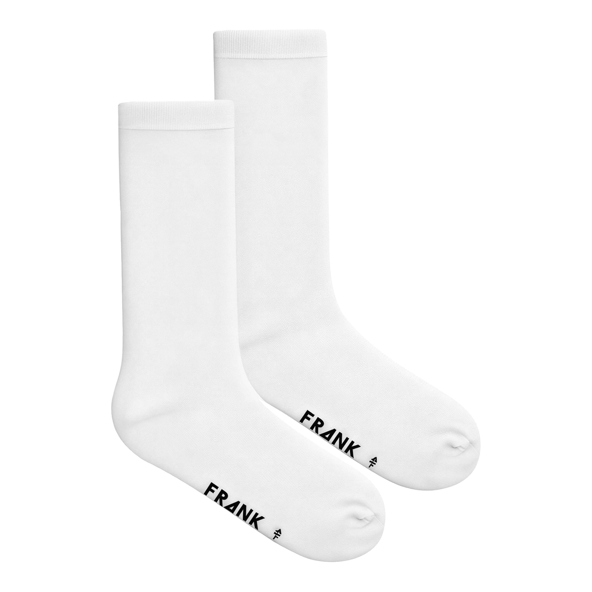 Tre par enkla vita crew-strumpor från Frank Dandy visas sida vid sida, var och en med FRANK tryckt i svart nära tårna. Produktnamn: Socks 3 par.