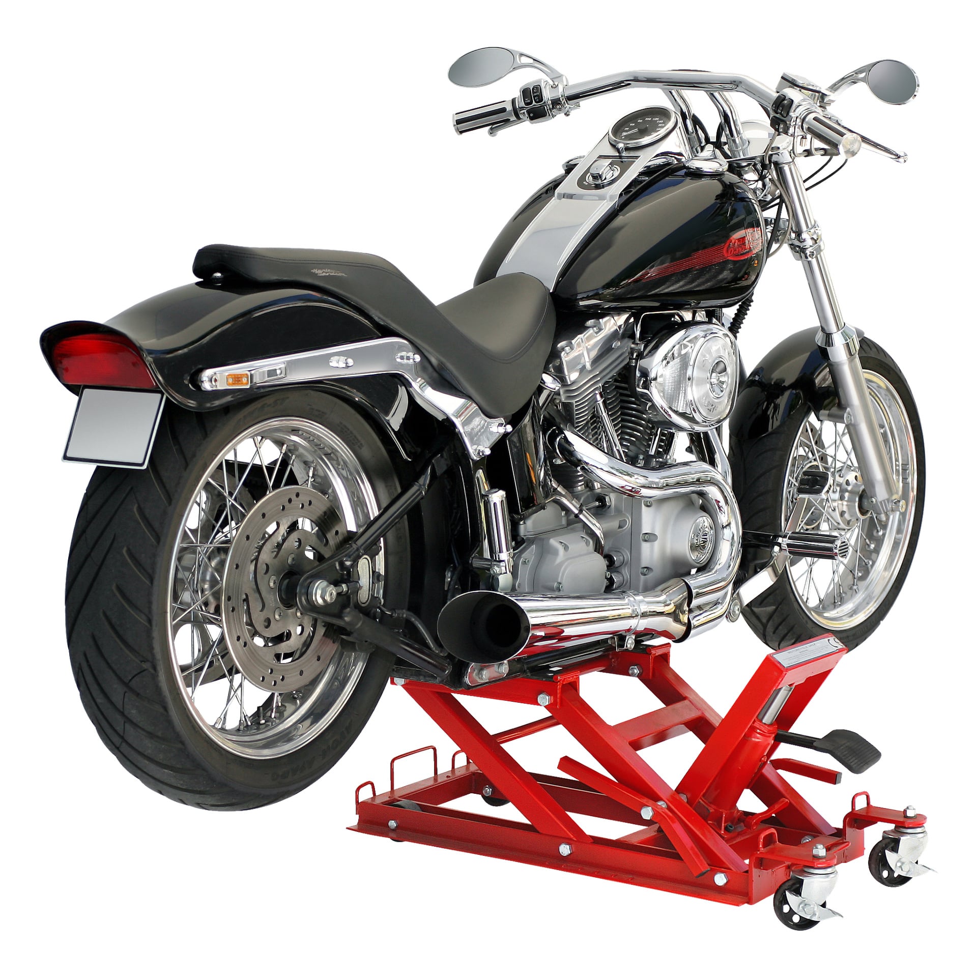 En röd Hamron Motorcycle-hiss håller upp en svart och kromad motorcykel, synlig från bakre vänstra sidan. Vyn markerar bakdäcket, hjulets ekrar, motorn och styret.