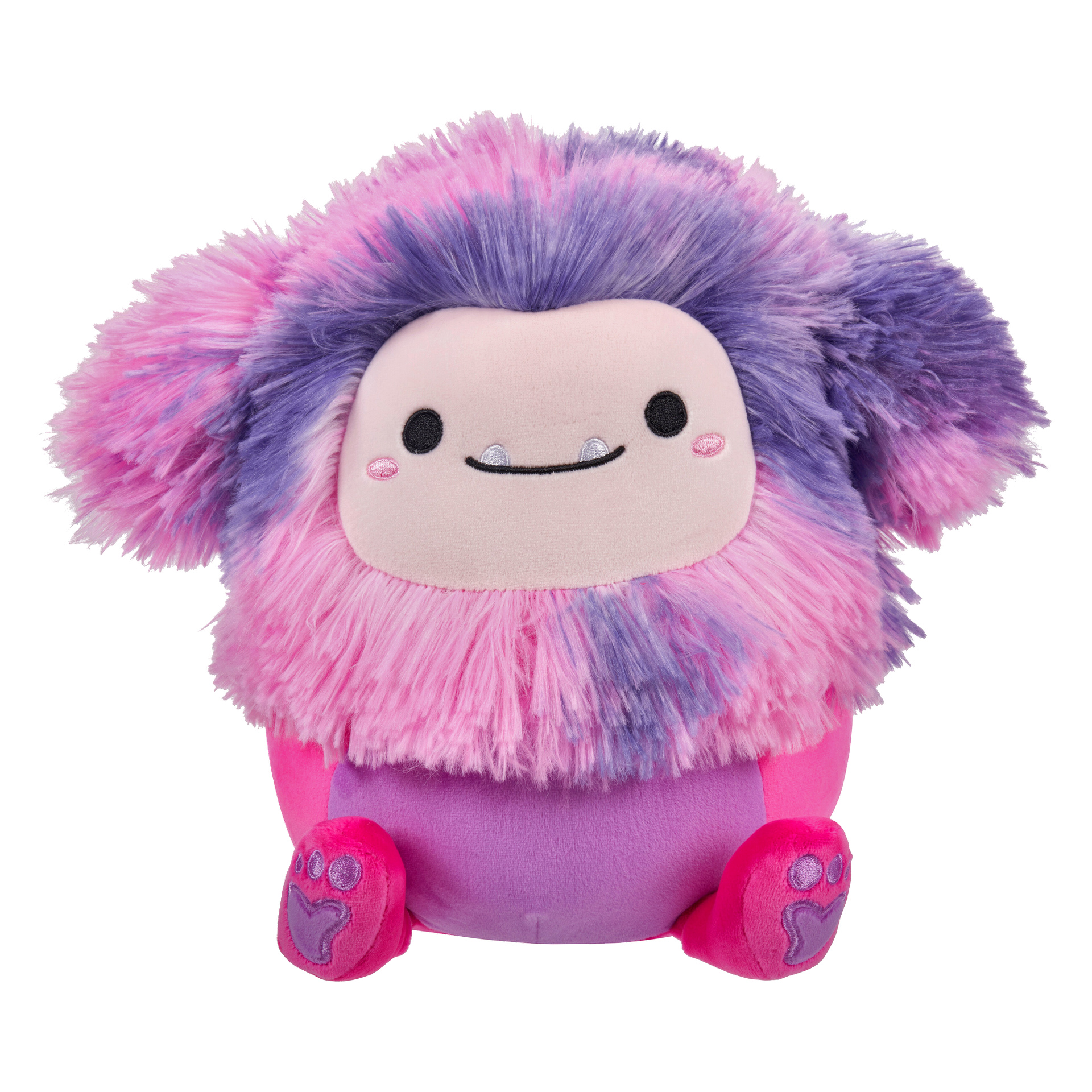 En supermjuk Squishmallows-gosedjur med fluffig rosa och lila päls, ett rundat ansikte med två ögon och ett milt leende med två synliga tänder, plus rosa tassavtryck på fötterna. Dess mjuka, rundade form är idealisk för mys.