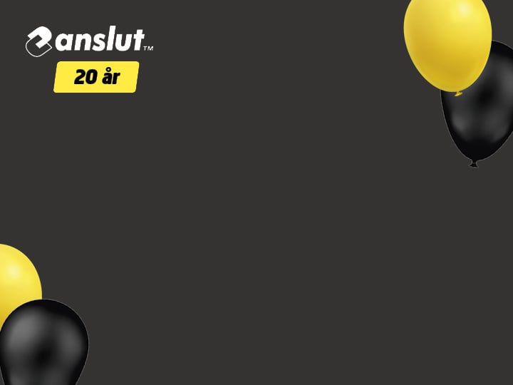 En mörk bakgrund med Anslut-logotypen och texten ”20 år” i det övre vänstra hörnet. Gula och svarta ballonger är placerade i det övre högra och det nedre vänstra hörnet.